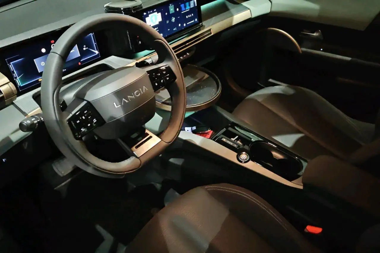 Lancia Ypsilon 2025 — фото 9