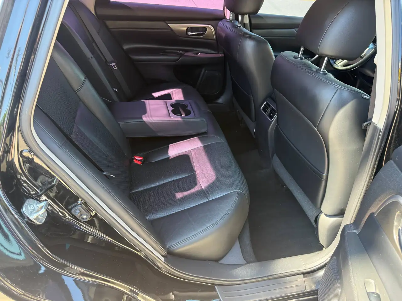 Nissan Altima снимка Nissan Altima