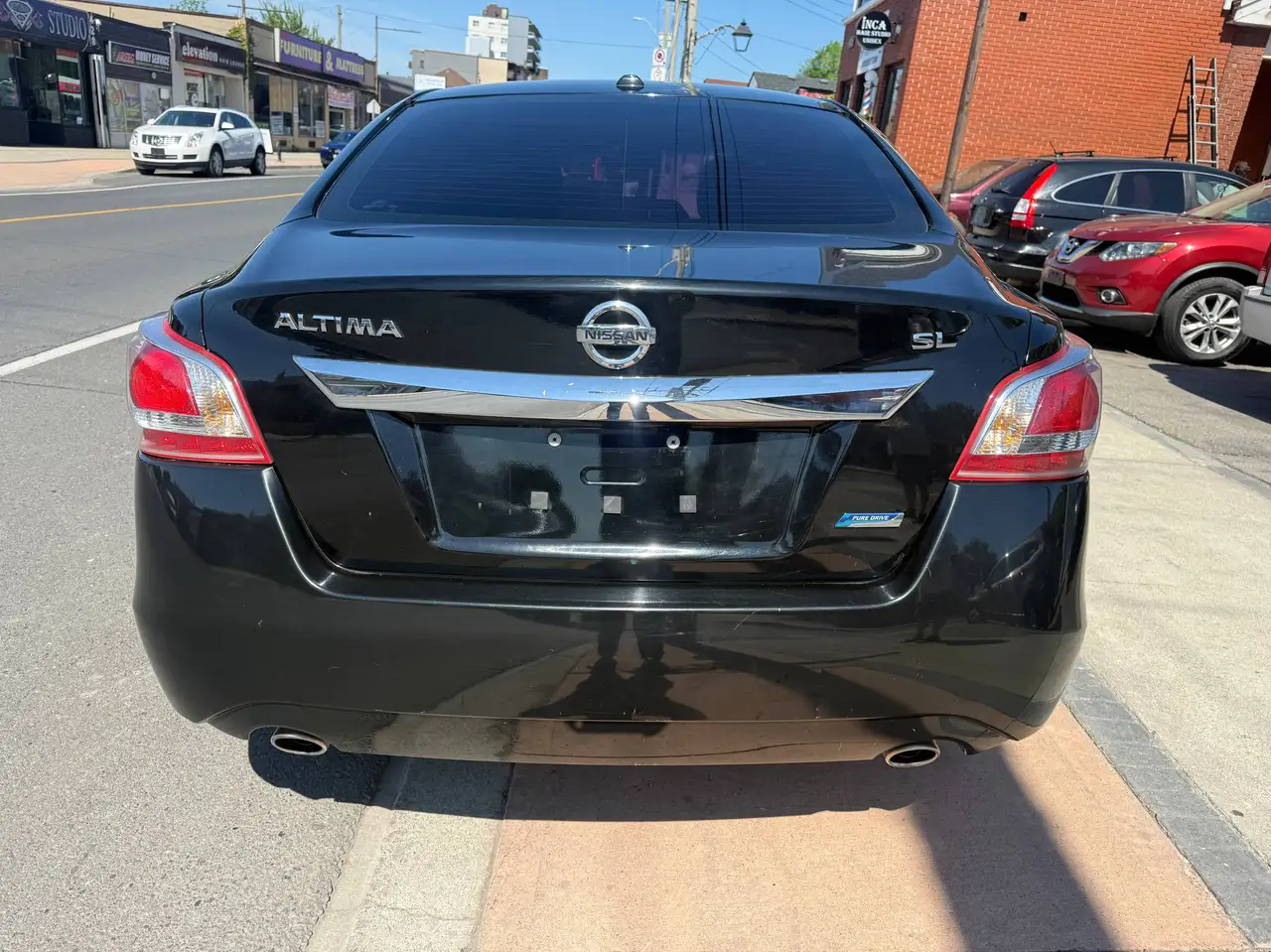 Nissan Altima снимка Nissan Altima