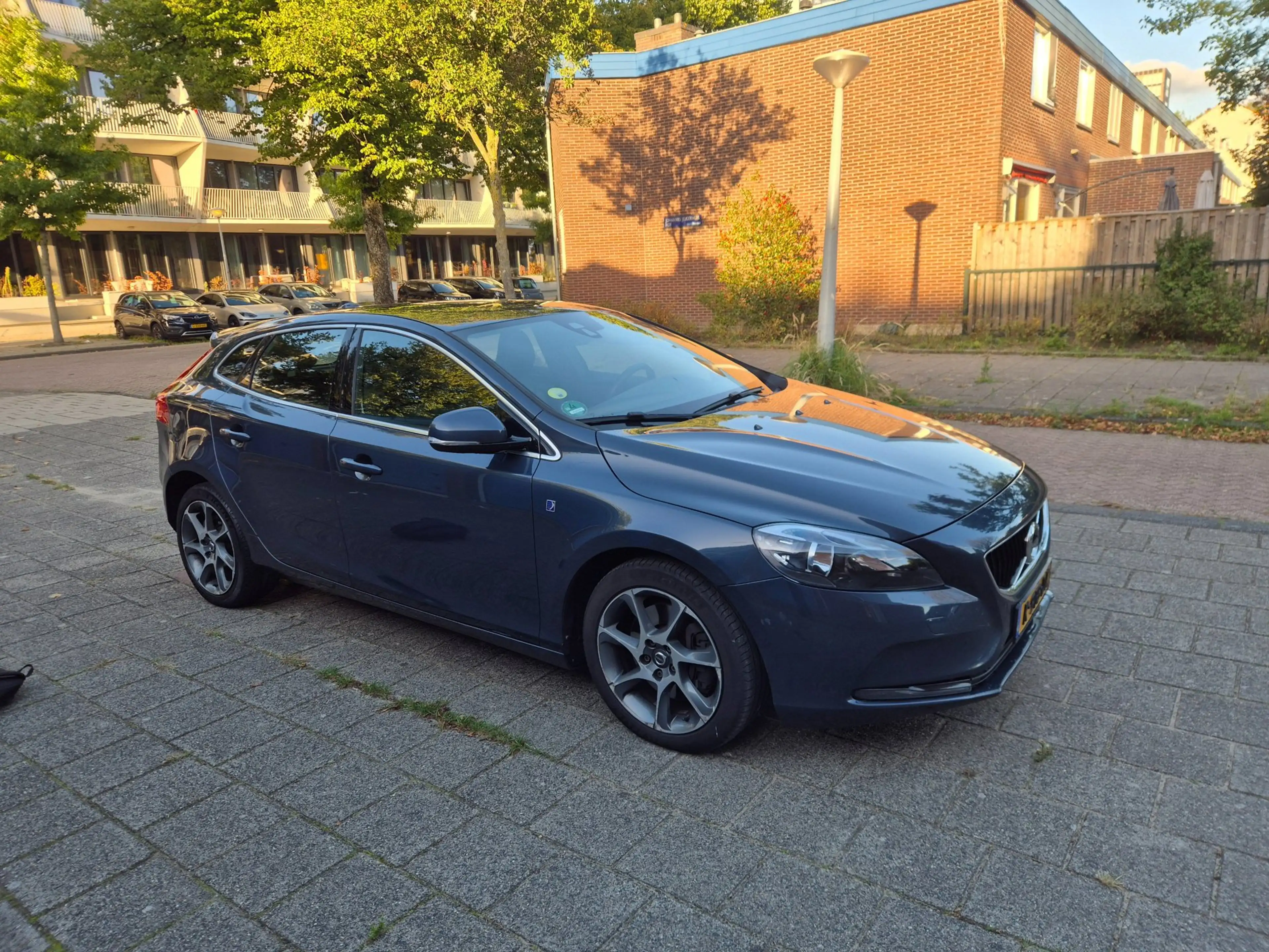Volvo V40 2.0 D3 Inscription — photo 4