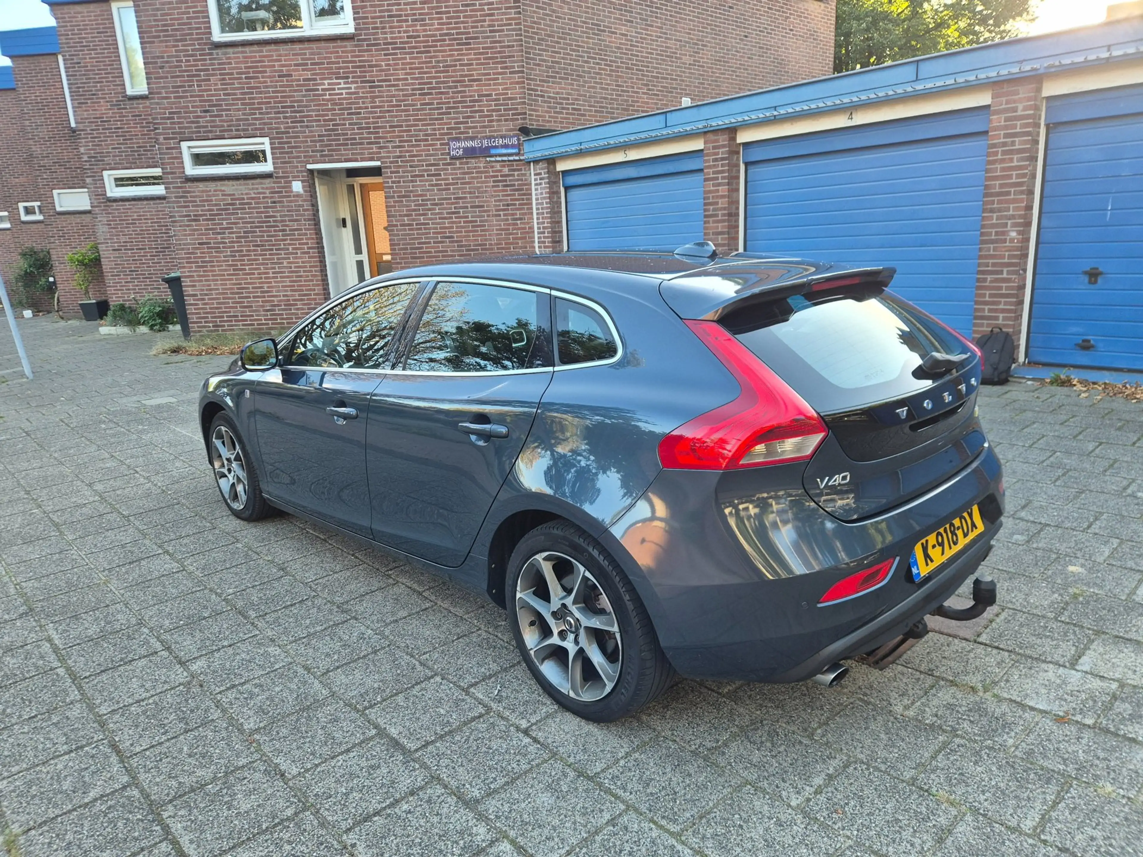 Volvo V40 2.0 D3 Inscription — photo 9