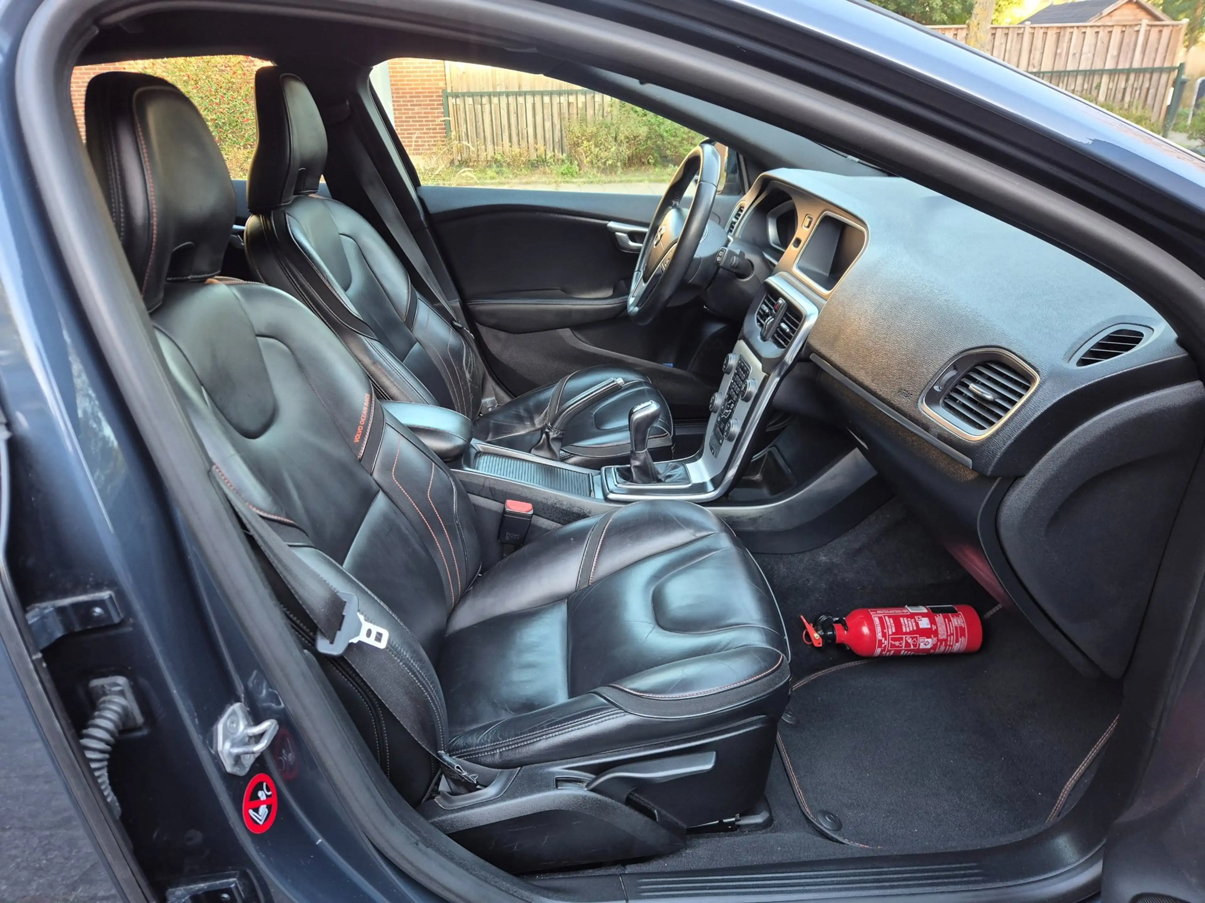 Volvo V40 2.0 D3 Inscription — photo 2