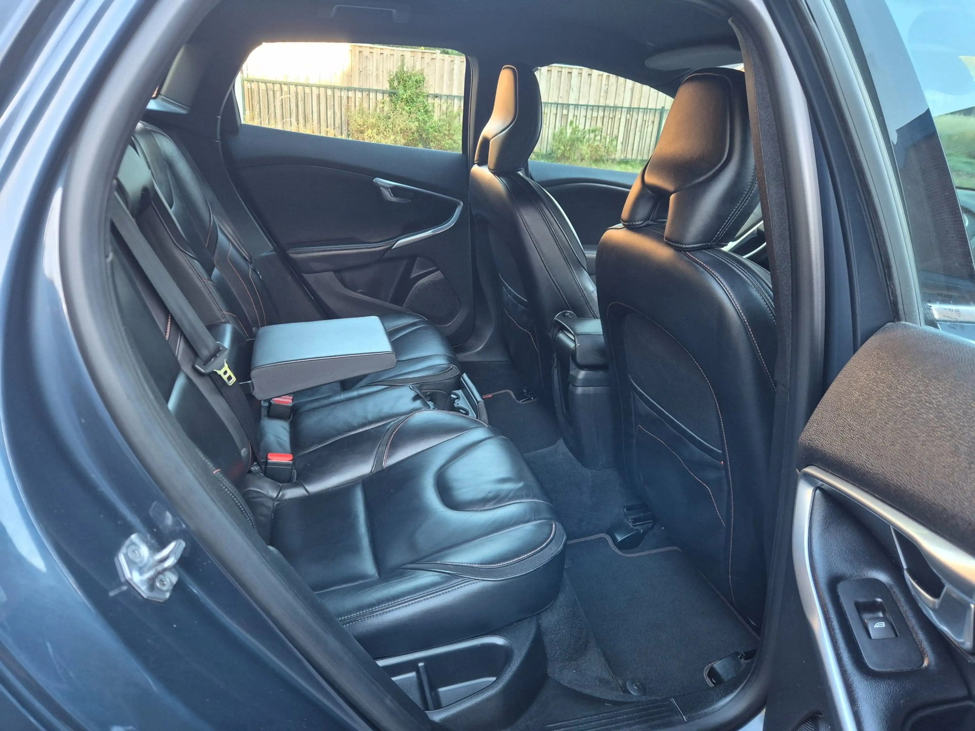 Volvo V40 2.0 D3 Inscription — photo 15