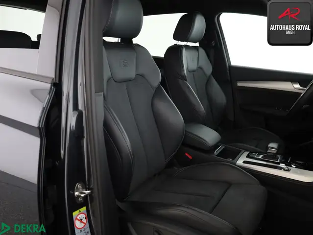 Audi Q5 view 11
