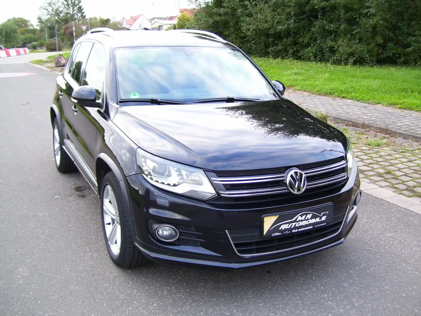 Volkswagen Tiguan Sport & Style BMT**R-Line** Schwarz - 1