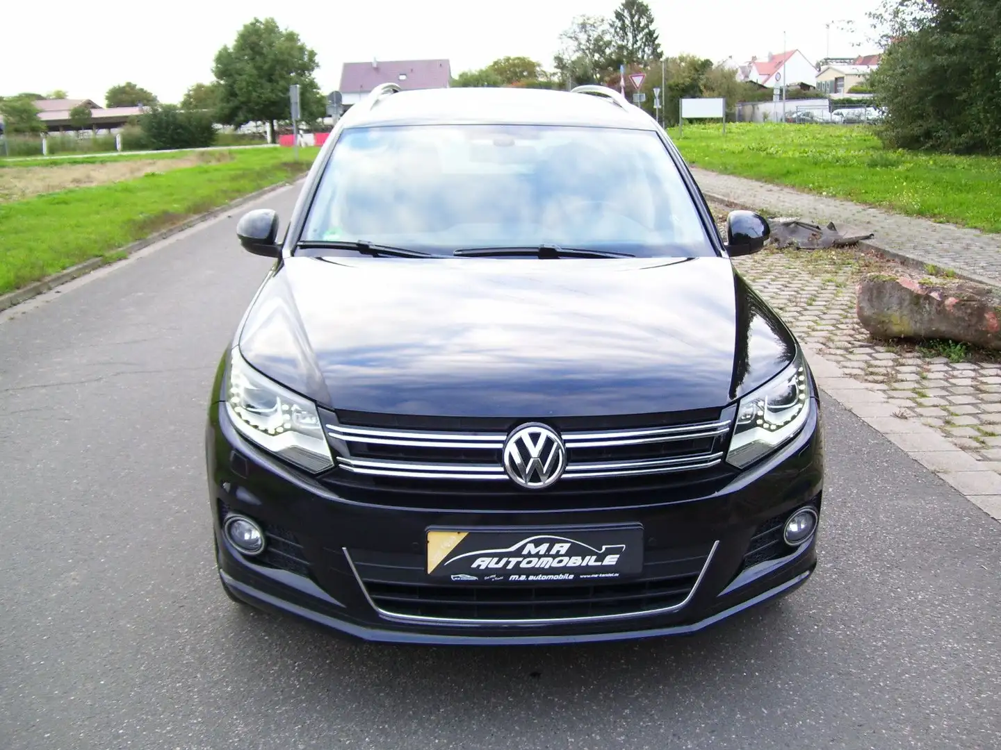 Volkswagen Tiguan Sport & Style BMT**R-Line** Schwarz - 2