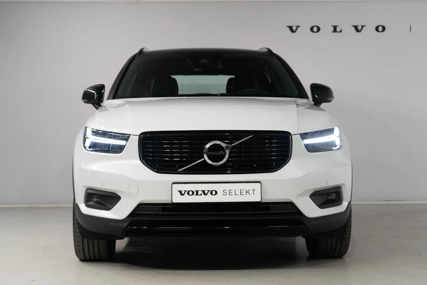 Volvo XC40 T5 262PK Automaat R-Design / Climate pack  / Park Bianco - 2