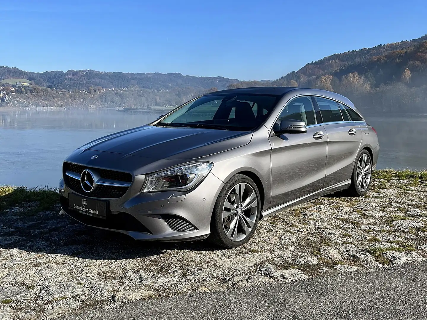 Mercedes-Benz CLA 180 d Shooting Brake Grau - 1