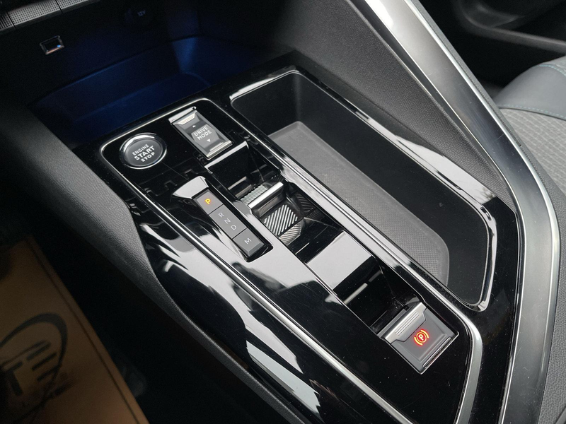 Peugeot 5008 1.5 Blue-HDI FAP Allure Pack AT 7-Si+Navi+R-Kam+ — photo 15