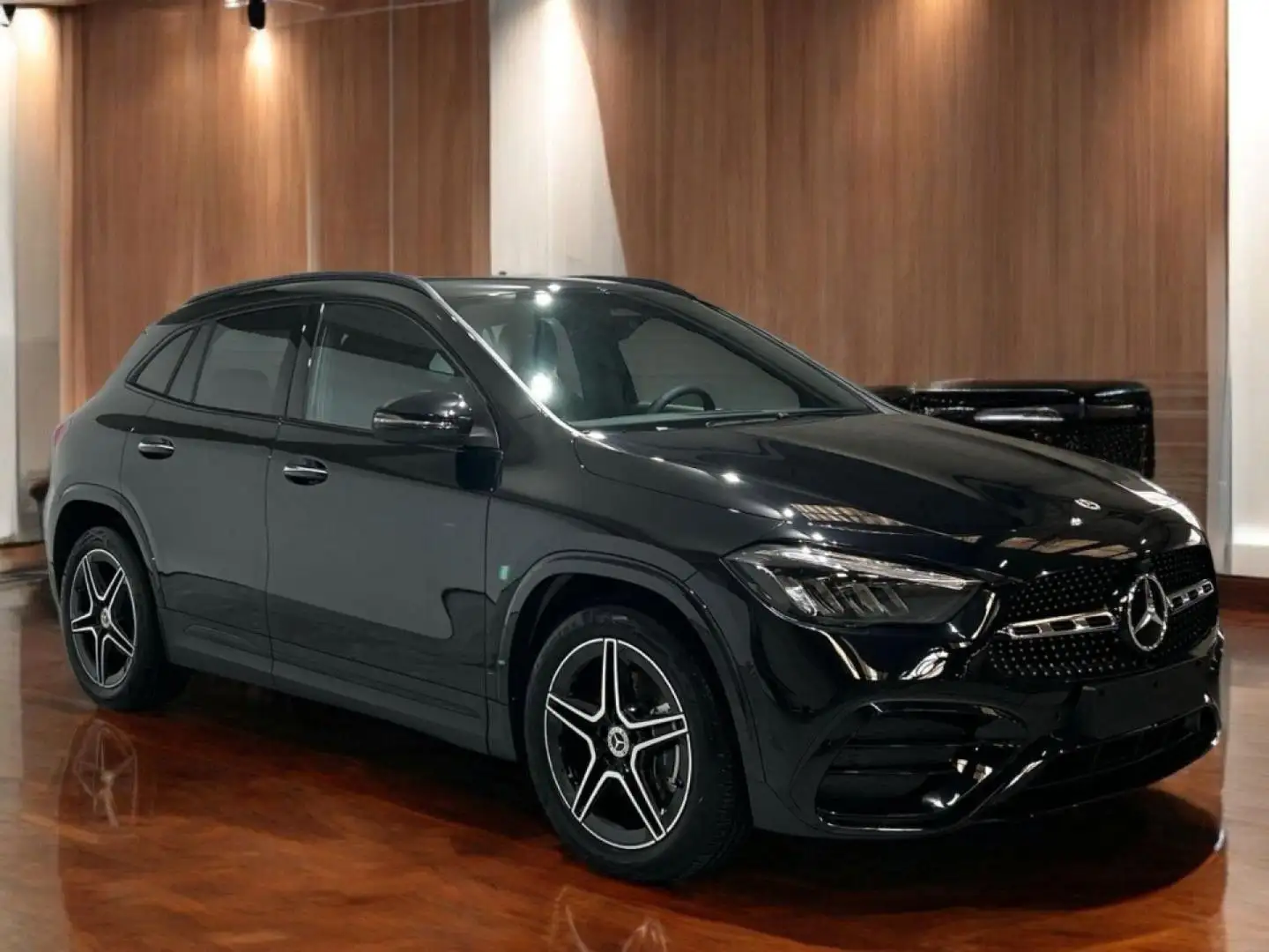 Mercedes-Benz GLA 200 200d 8G-DCT Zwart - 1