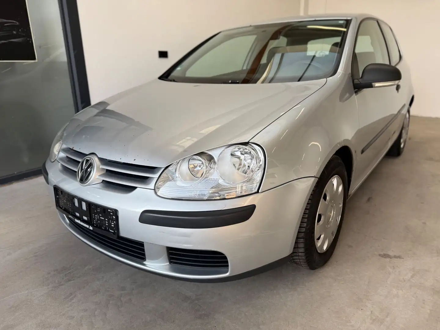 Volkswagen Golf V 1.9 TDI DSG Argent - 1