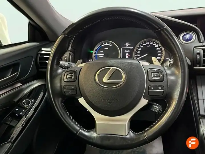 Lexus RC 2017, foto 11