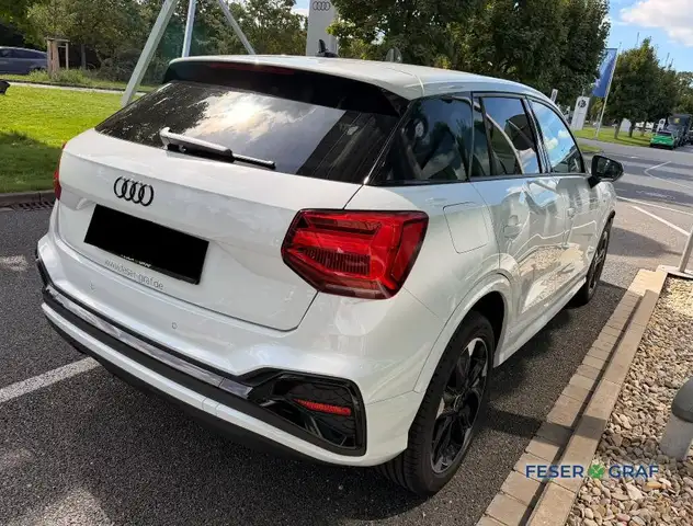 Audi Q2 view 4