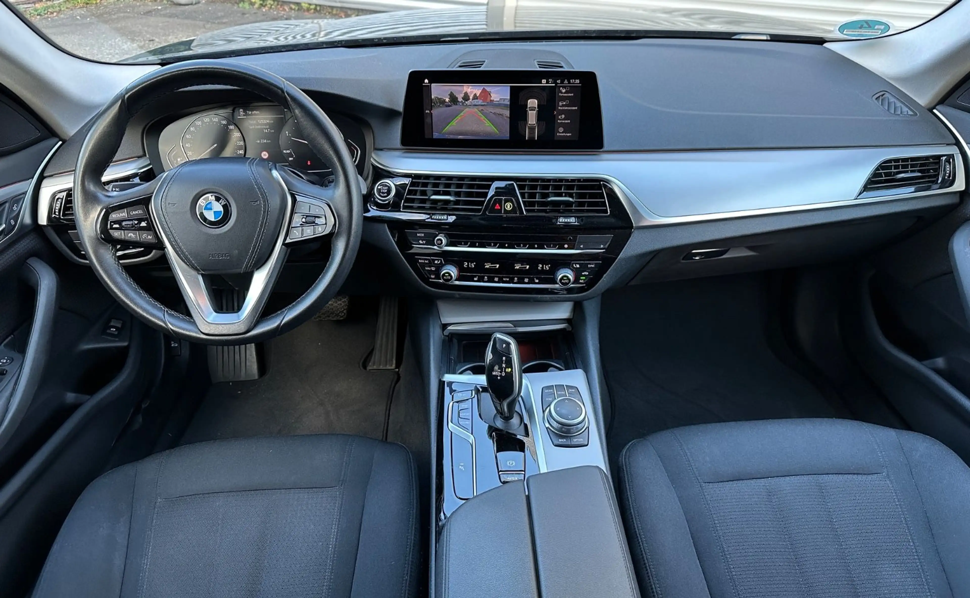 BMW 520 T Hybrid xDrive *Kamera*Komfort*Assist*ACC* — photo 8