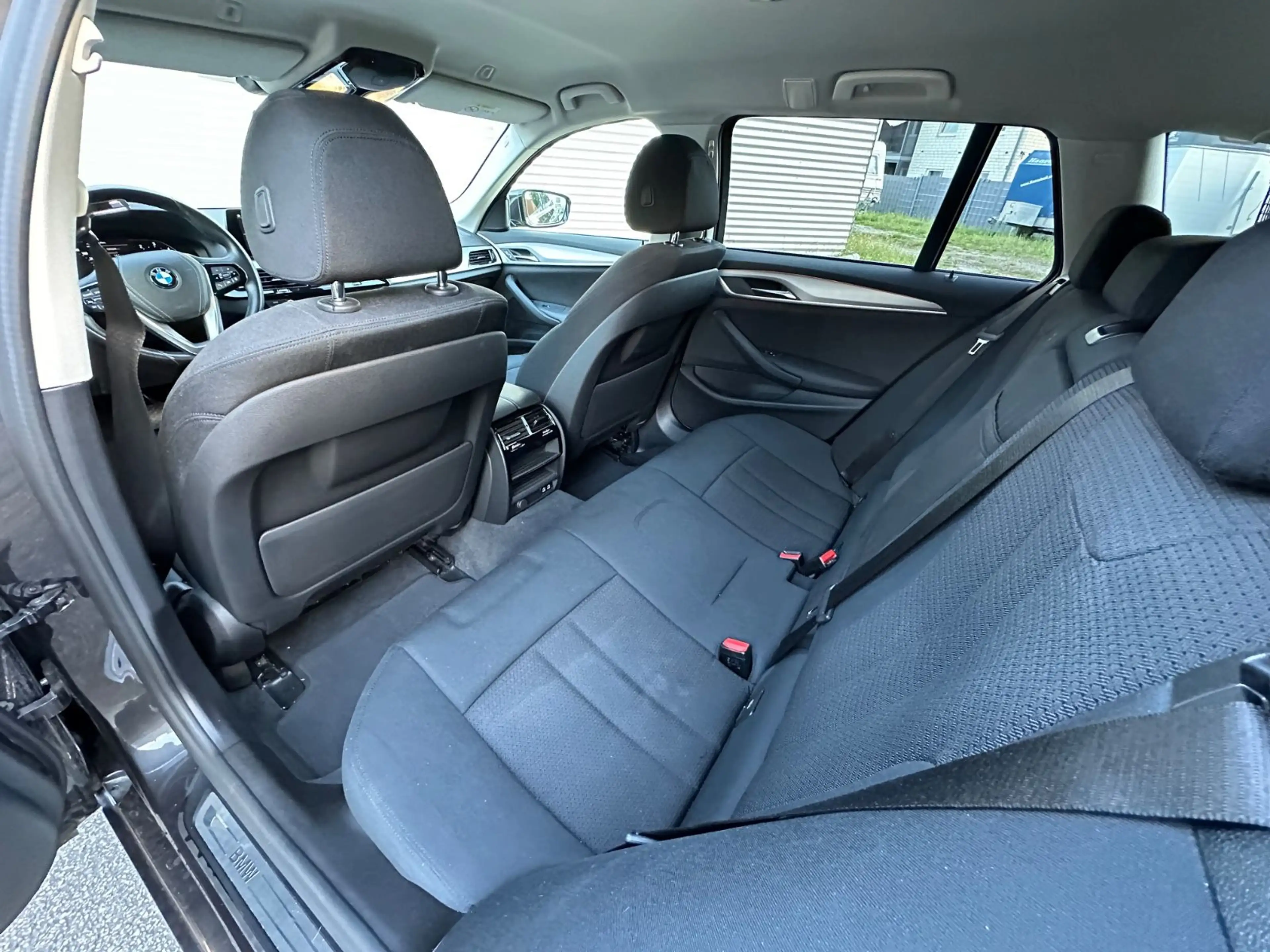 BMW 520 T Hybrid xDrive *Kamera*Komfort*Assist*ACC* — photo 12