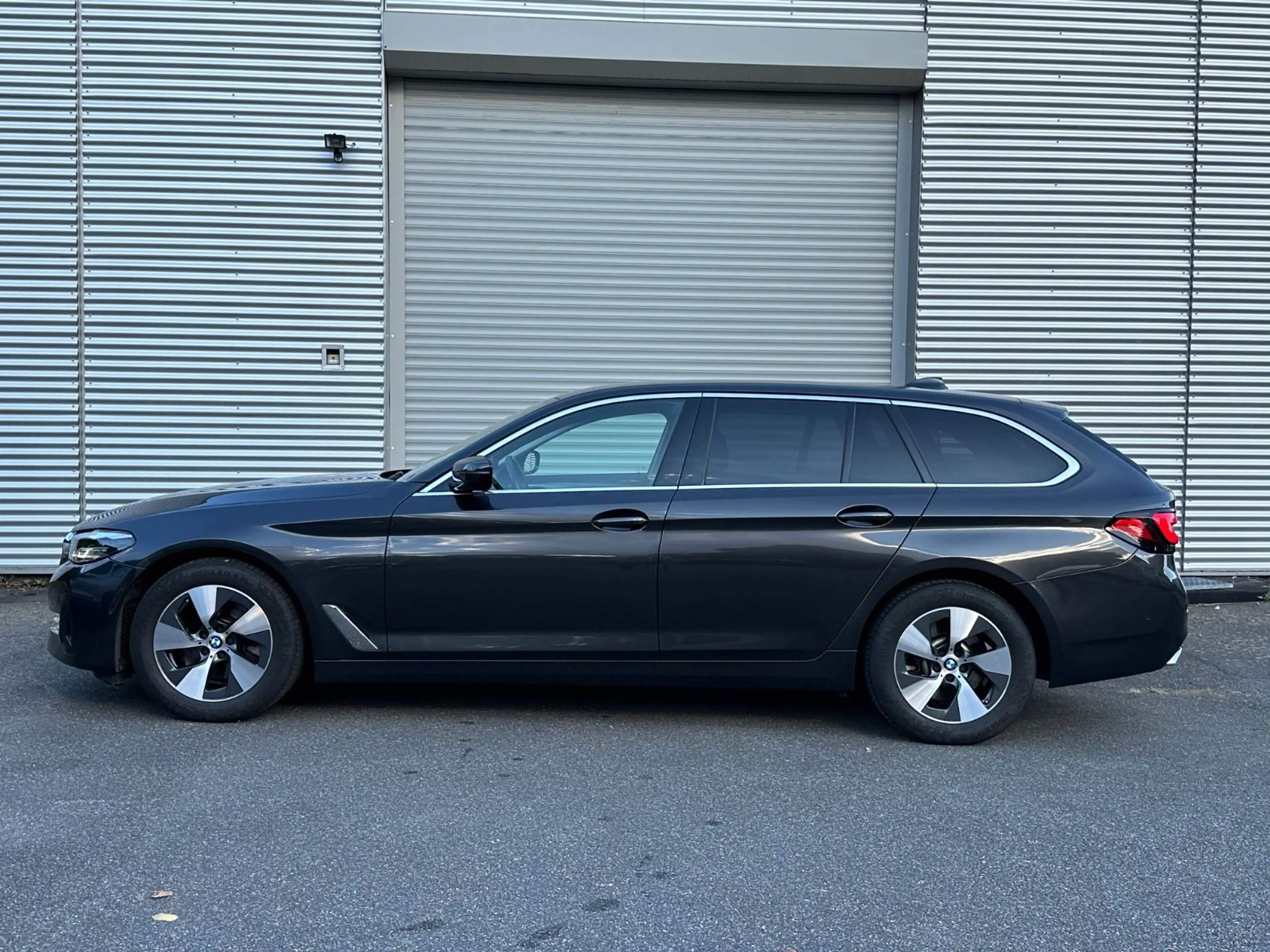 BMW 520 T Hybrid xDrive *Kamera*Komfort*Assist*ACC* — photo 6