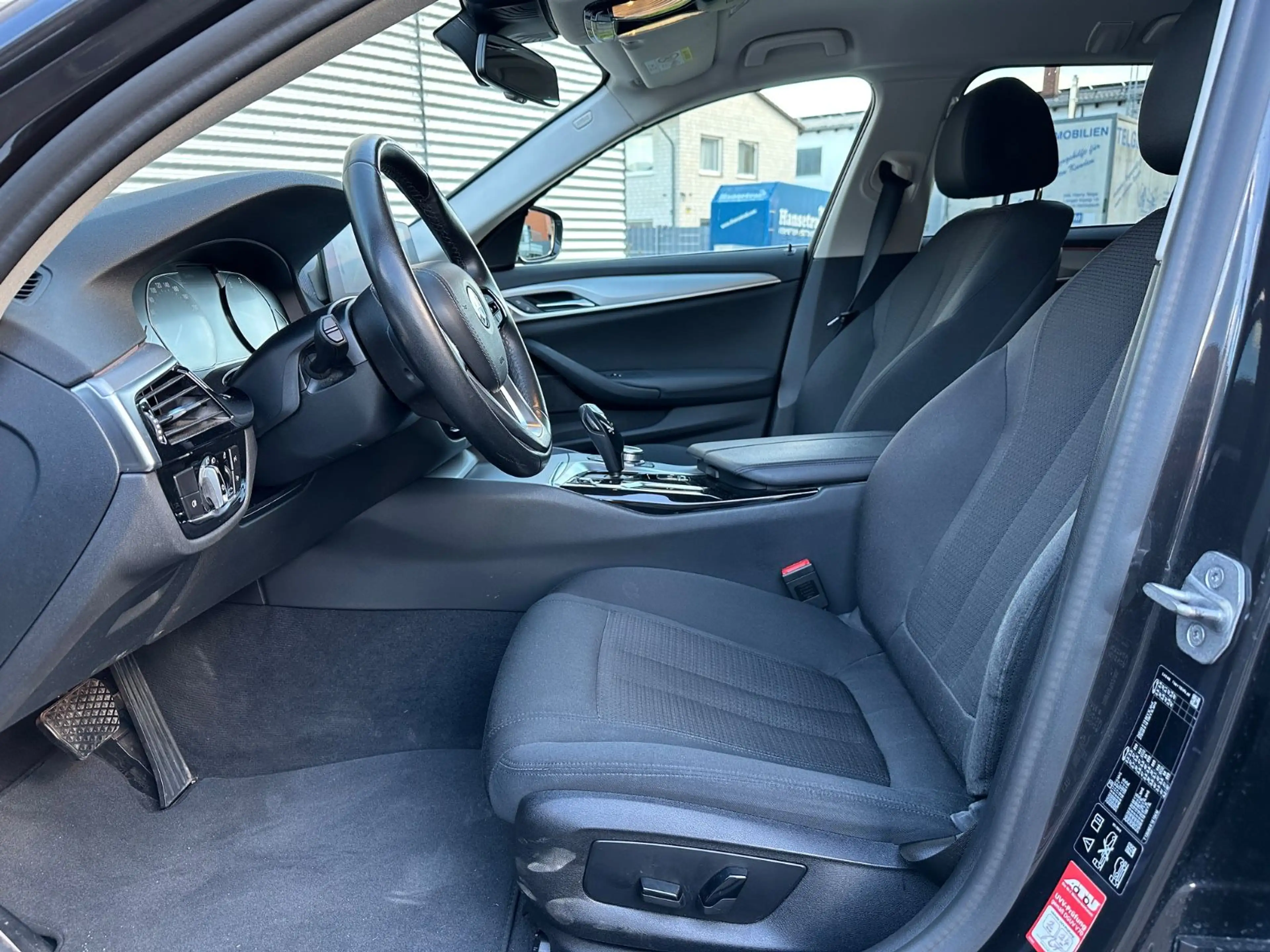 BMW 520 T Hybrid xDrive *Kamera*Komfort*Assist*ACC* — photo 10