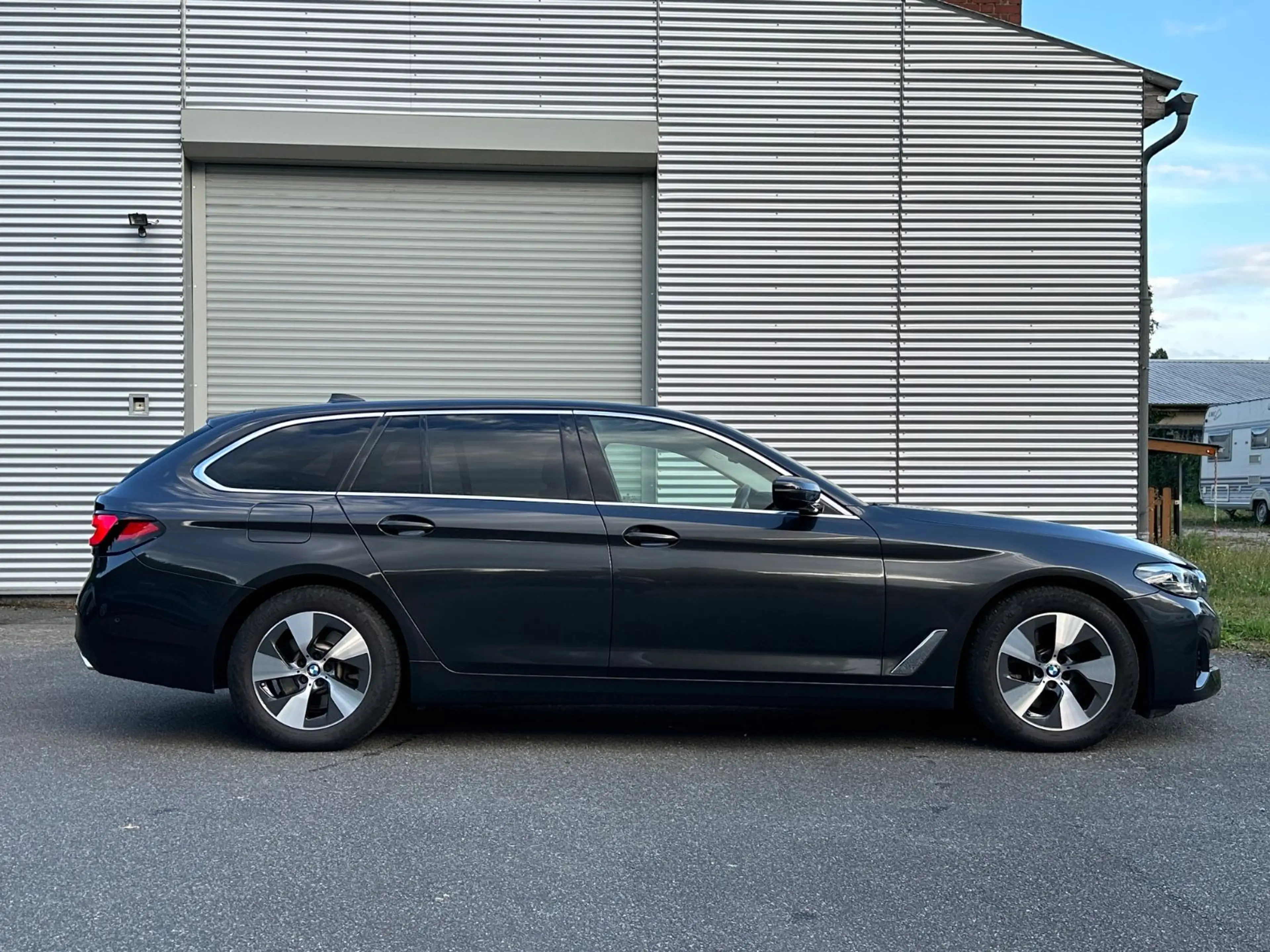 BMW 520 T Hybrid xDrive *Kamera*Komfort*Assist*ACC* — photo 2