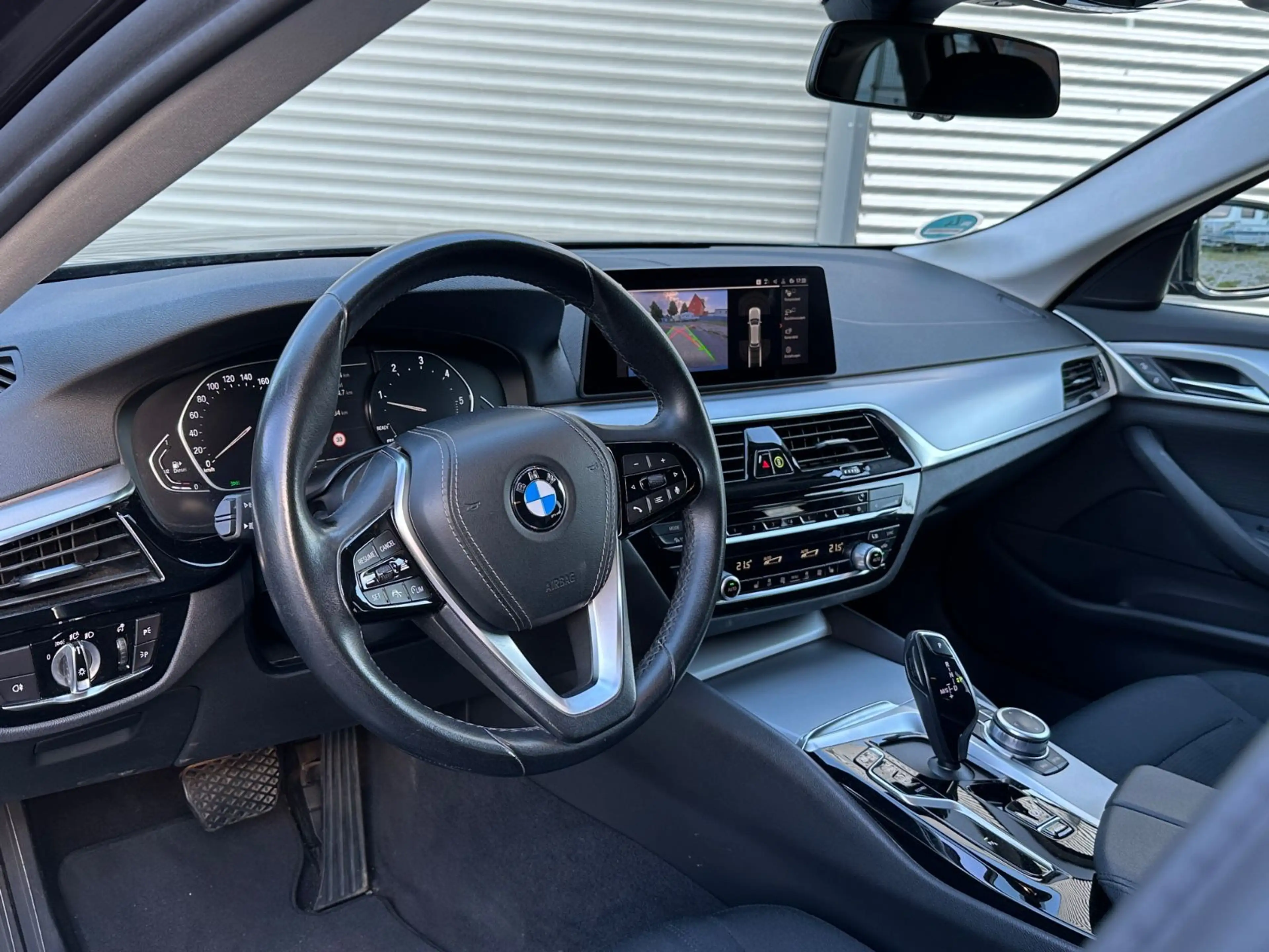 BMW 520 T Hybrid xDrive *Kamera*Komfort*Assist*ACC* — photo 9