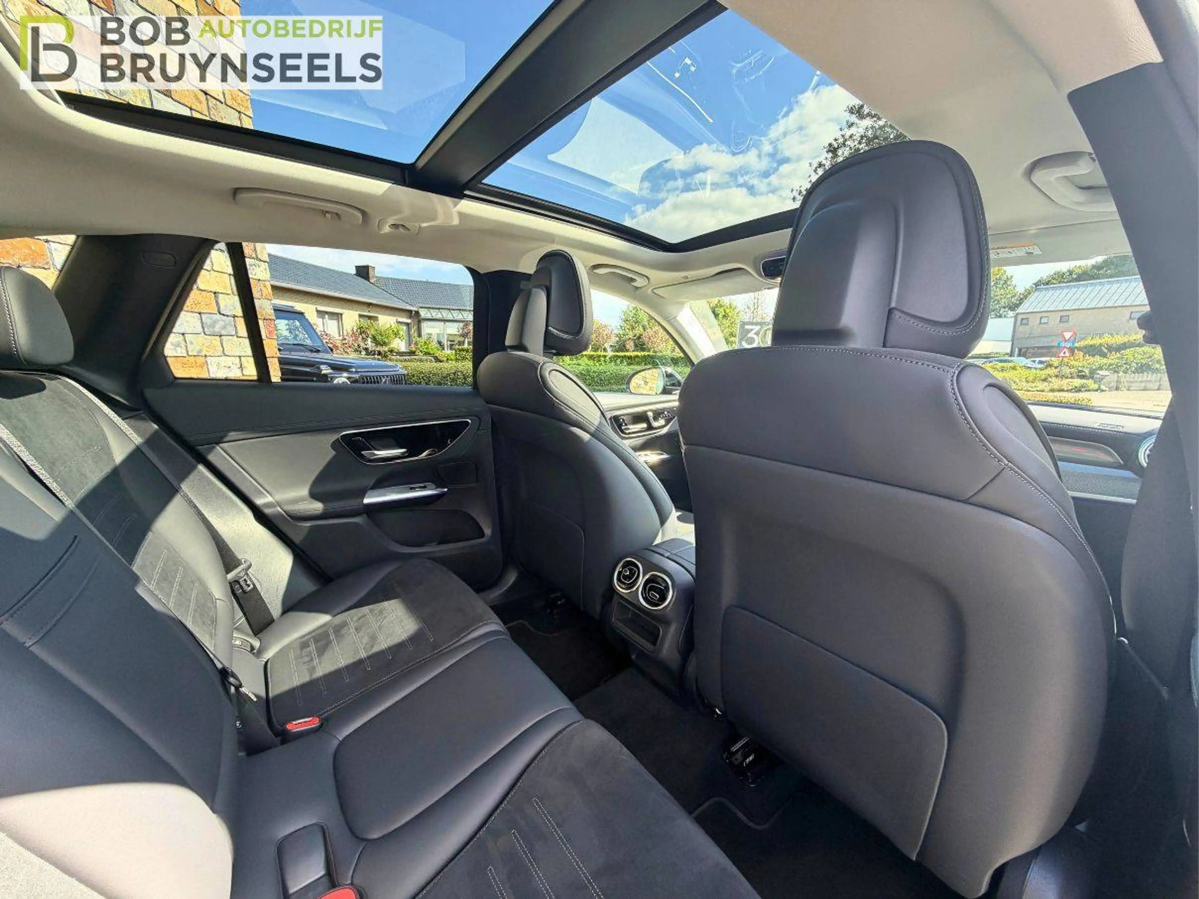 Mercedes-Benz GLC 300 e 4-Matic Amg Line | Nightpakket | Trekhaak | Panoramadak | Achteruitrijcamera | Plug-In-Hybride — photo 13