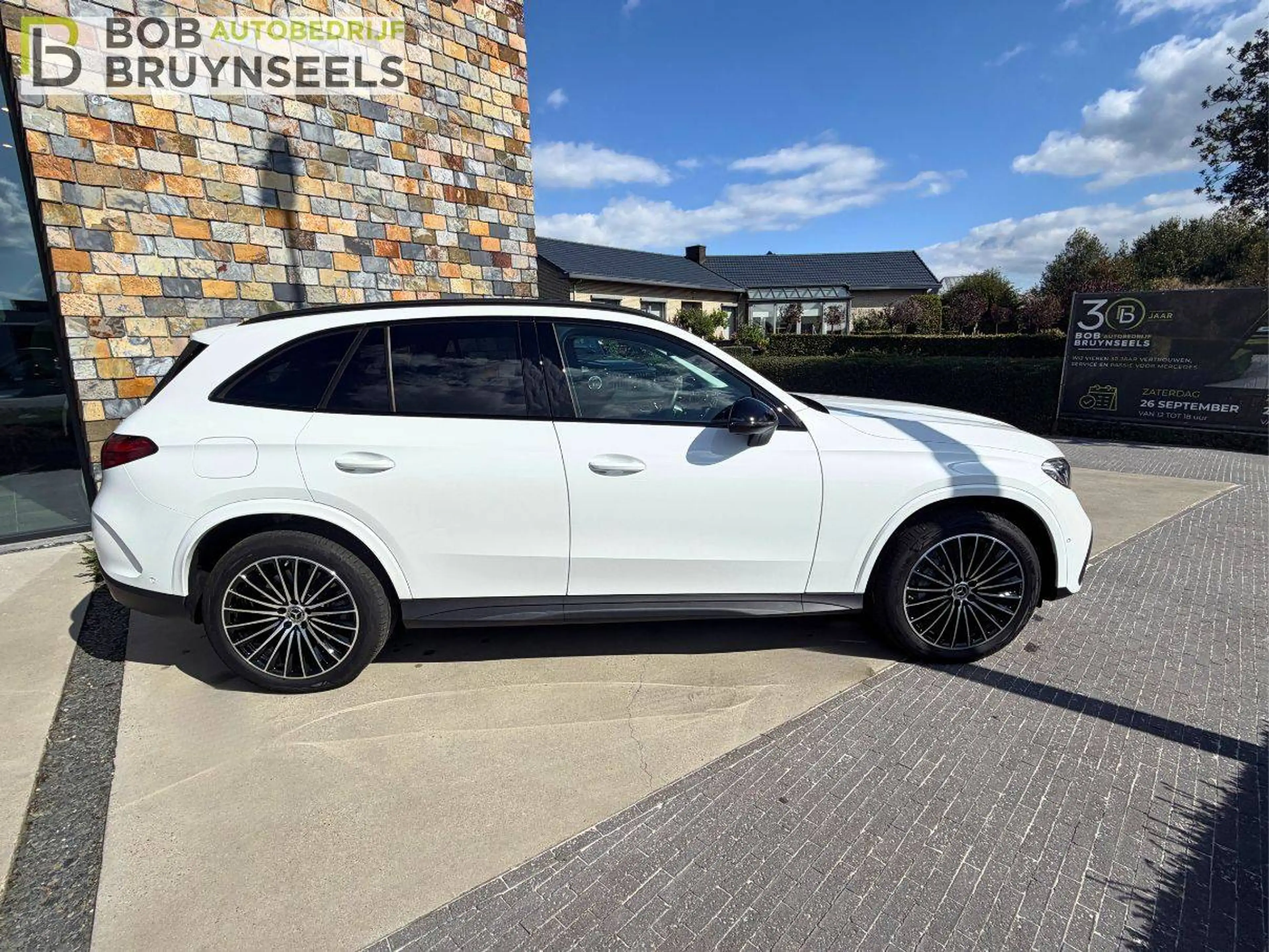 Mercedes-Benz GLC 300 e 4-Matic Amg Line | Nightpakket | Trekhaak | Panoramadak | Achteruitrijcamera | Plug-In-Hybride — photo 7
