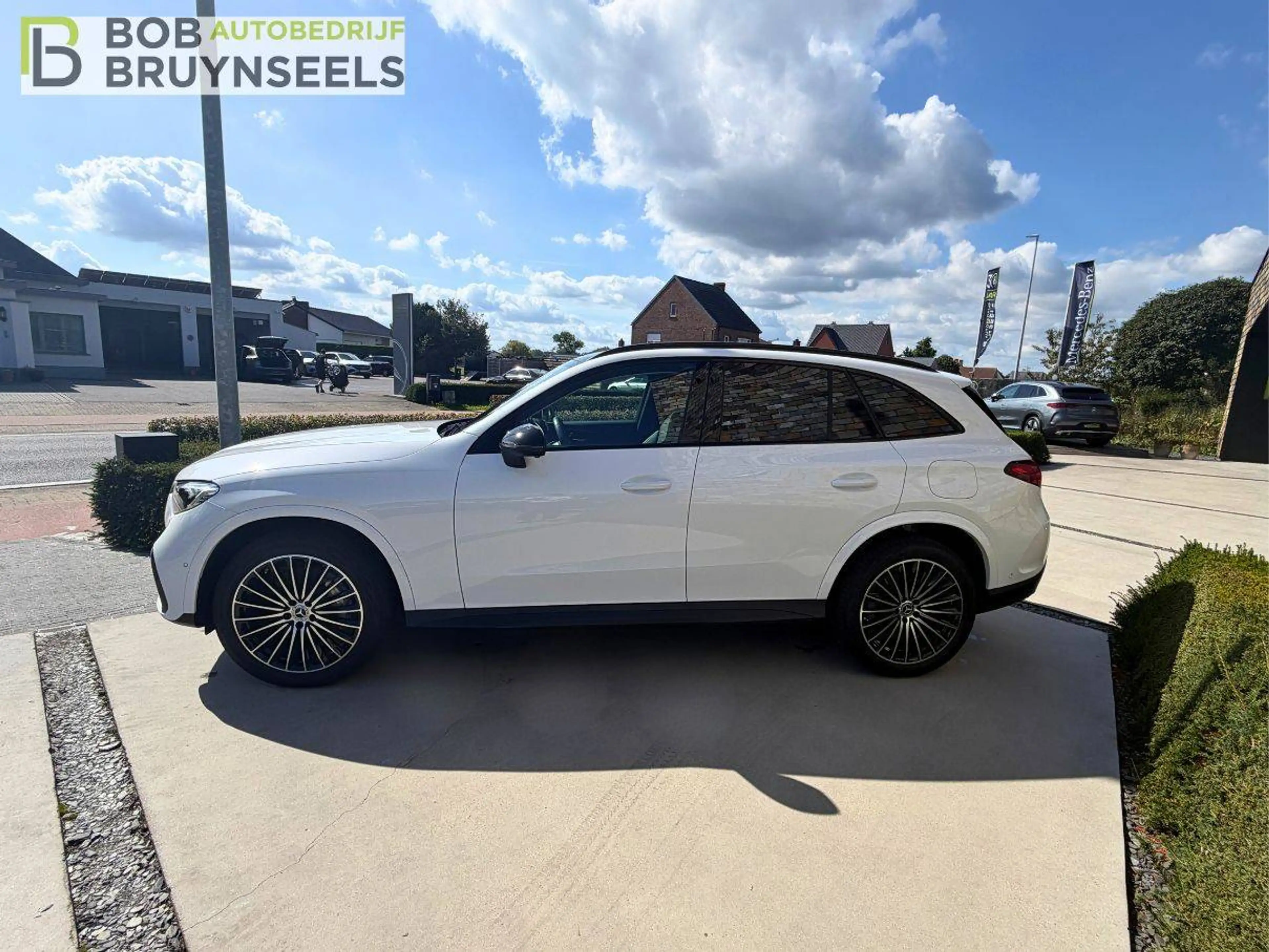 Mercedes-Benz GLC 300 e 4-Matic Amg Line | Nightpakket | Trekhaak | Panoramadak | Achteruitrijcamera | Plug-In-Hybride — photo 6