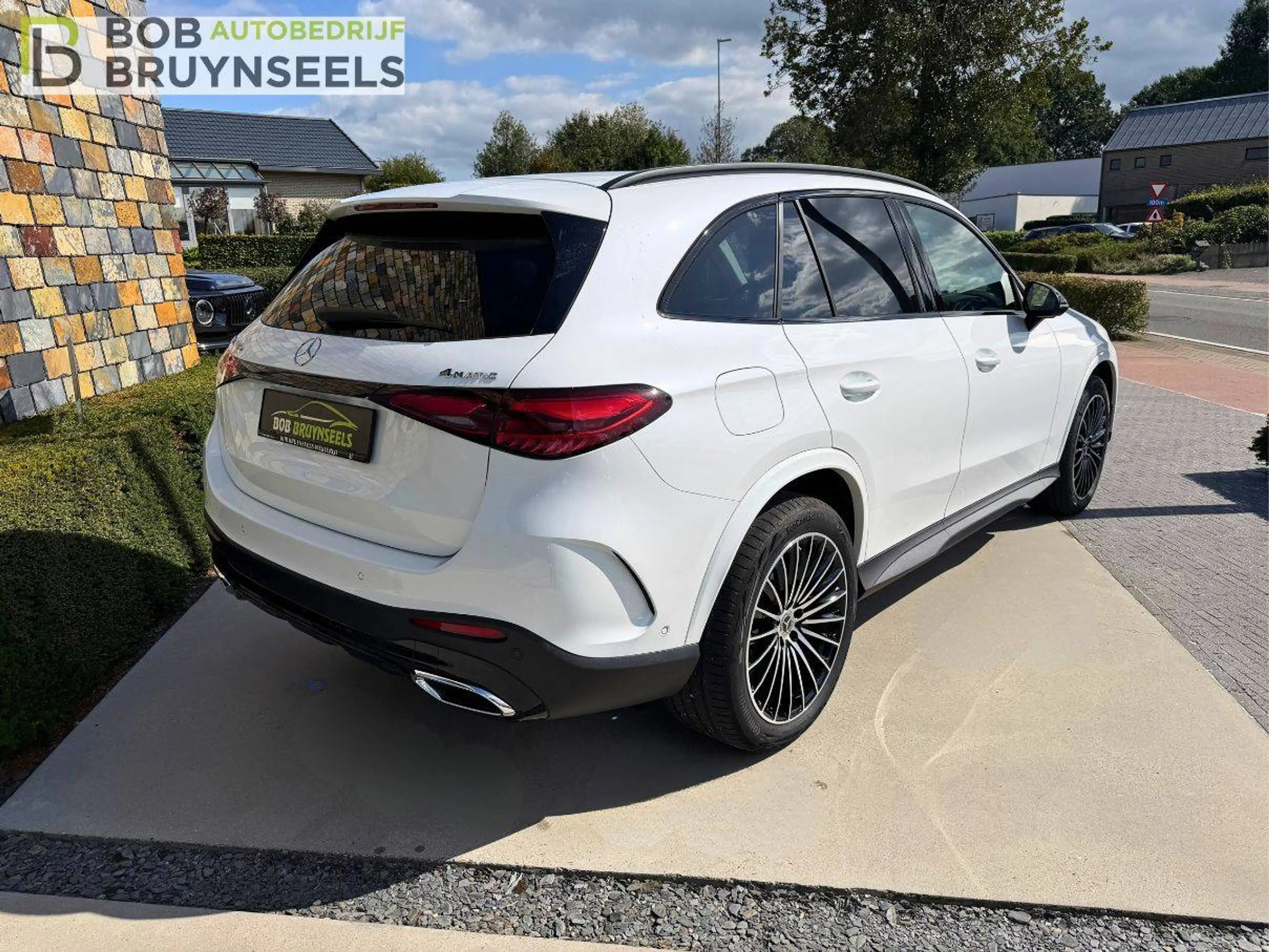 Mercedes-Benz GLC 300 e 4-Matic Amg Line | Nightpakket | Trekhaak | Panoramadak | Achteruitrijcamera | Plug-In-Hybride — photo 4