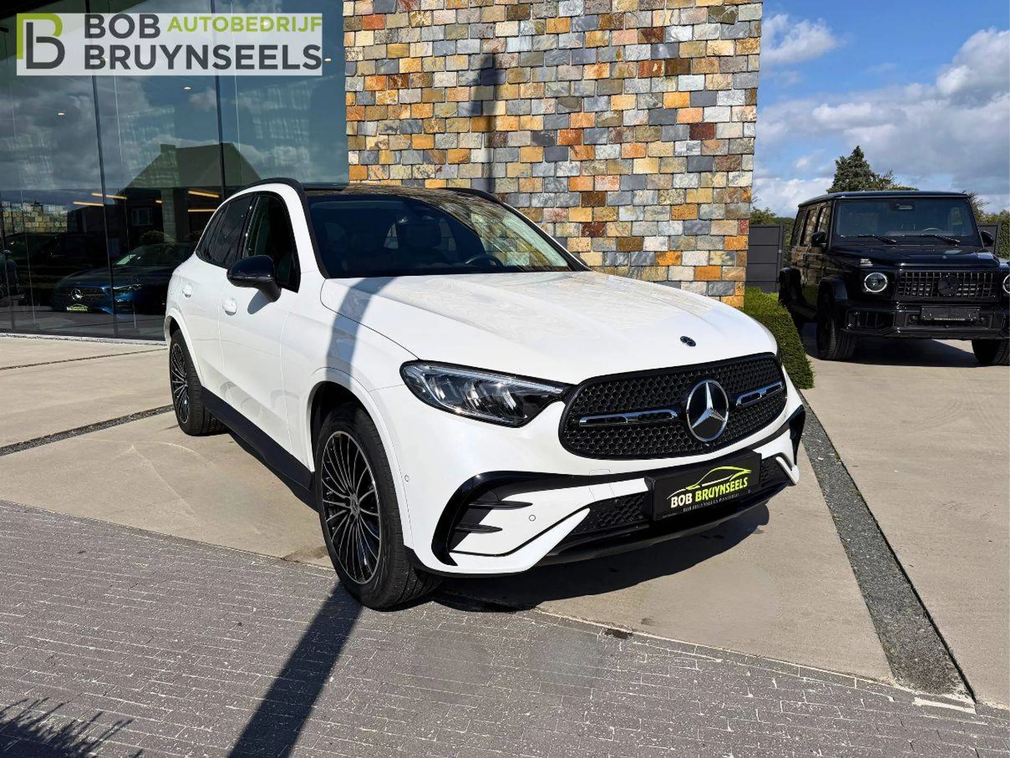 Mercedes-Benz GLC 300 e 4-Matic Amg Line | Nightpakket | Trekhaak | Panoramadak | Achteruitrijcamera | Plug-In-Hybride