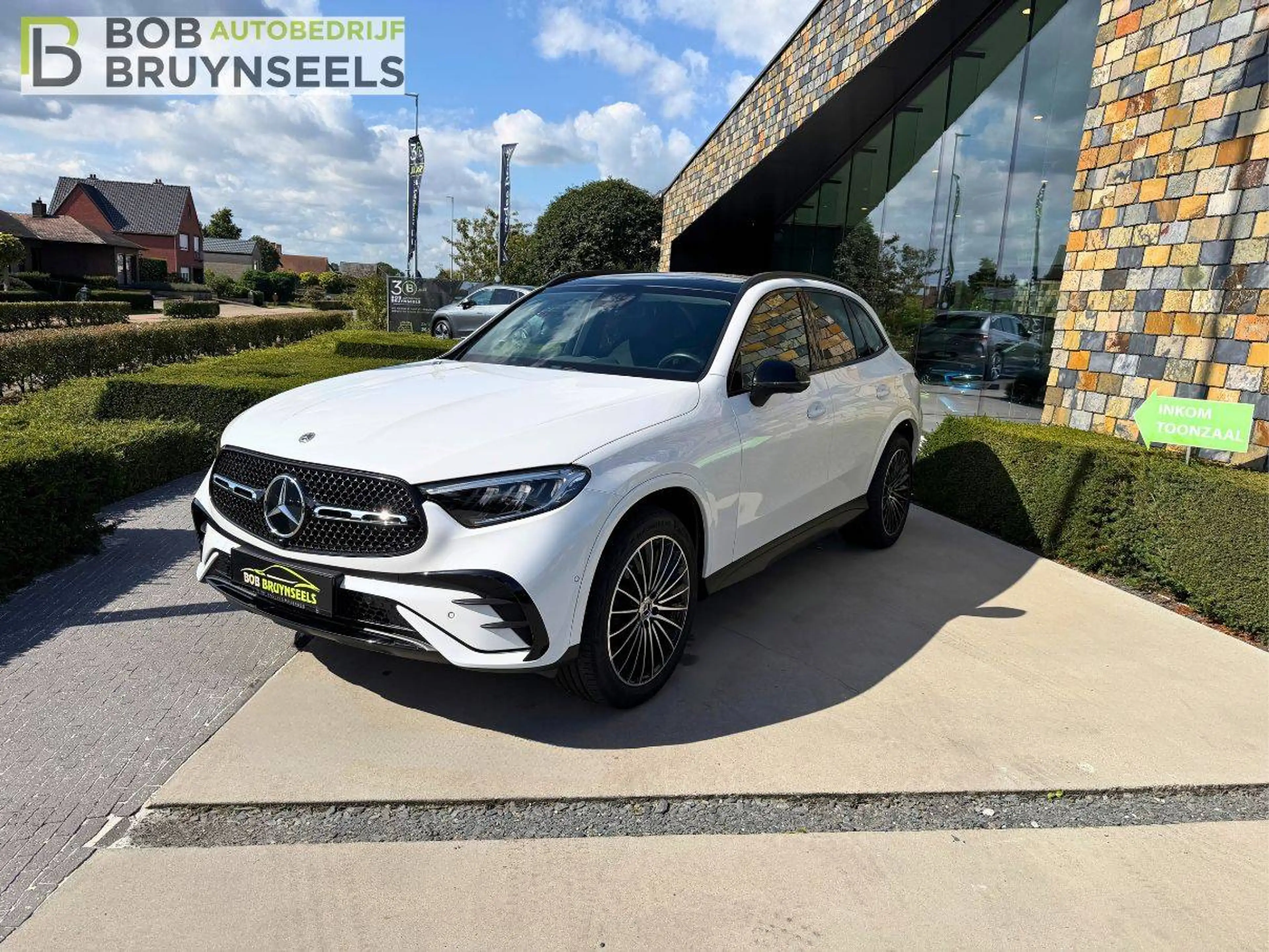 Mercedes-Benz GLC 300 e 4-Matic Amg Line | Nightpakket | Trekhaak | Panoramadak | Achteruitrijcamera | Plug-In-Hybride — photo 3