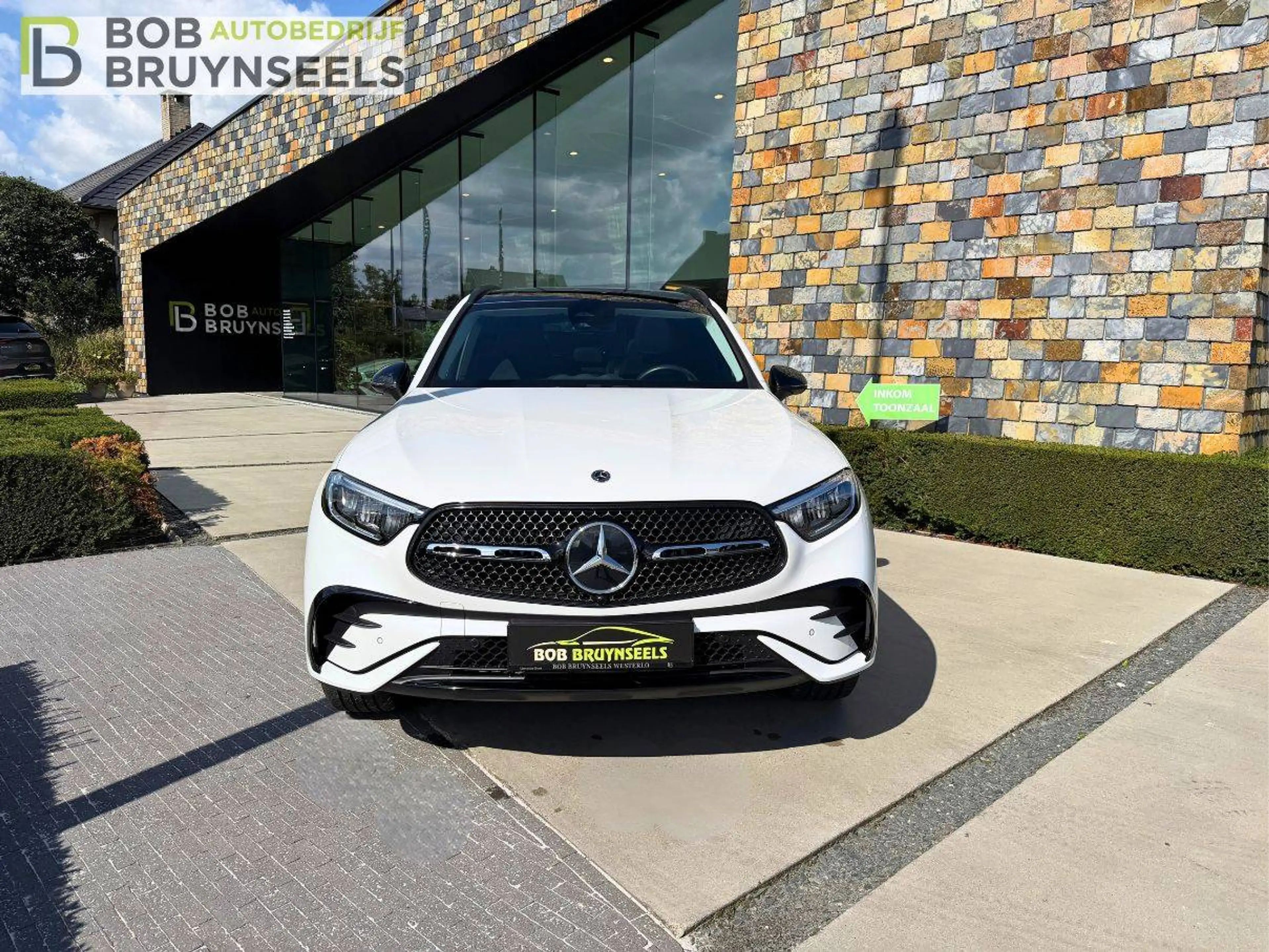 Mercedes-Benz GLC 300 e 4-Matic Amg Line | Nightpakket | Trekhaak | Panoramadak | Achteruitrijcamera | Plug-In-Hybride — photo 2
