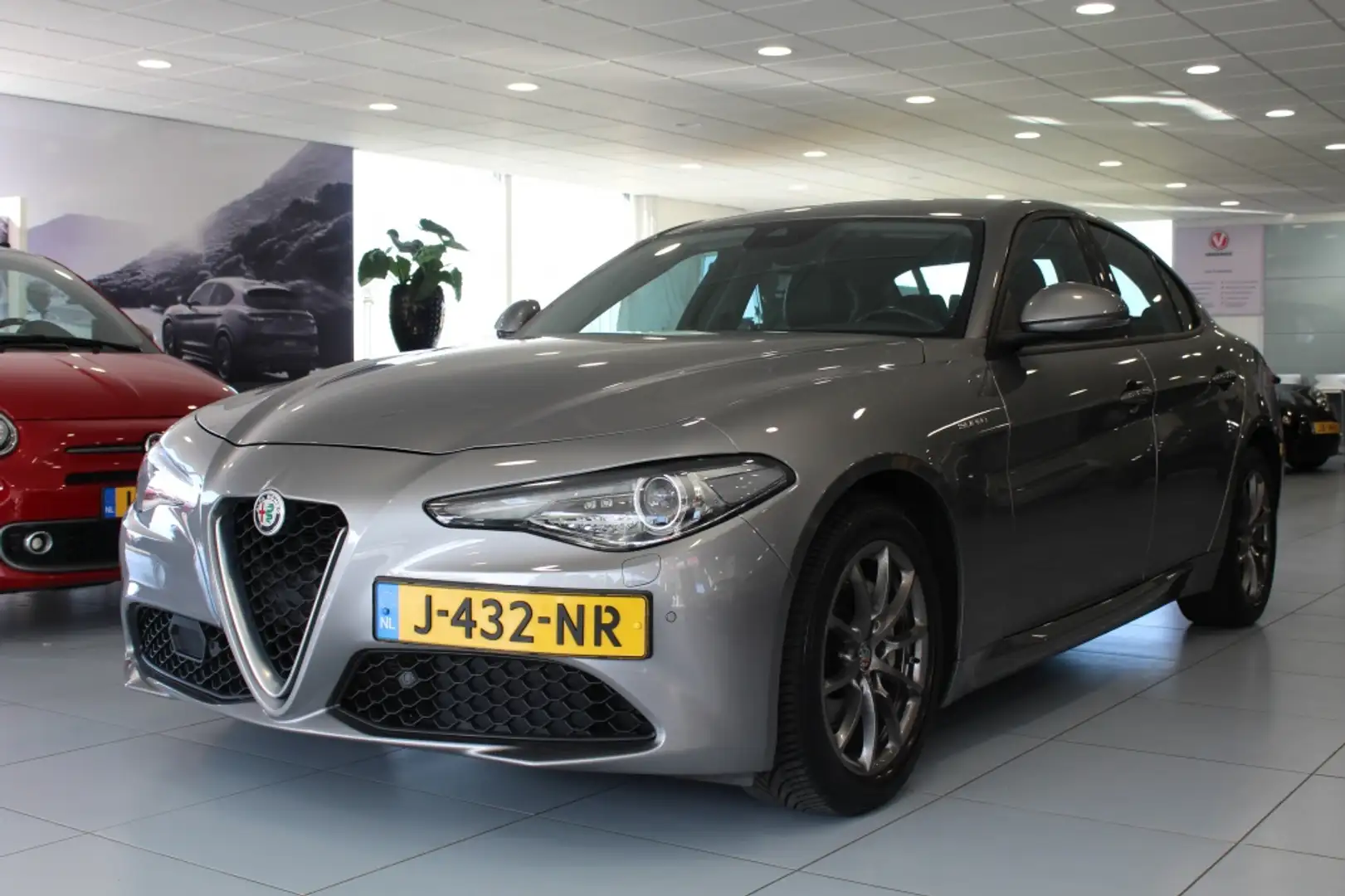 Alfa Romeo Giulia 2.0T Super/CARPLAY/CRUISE/CAMERA Grijs - 2
