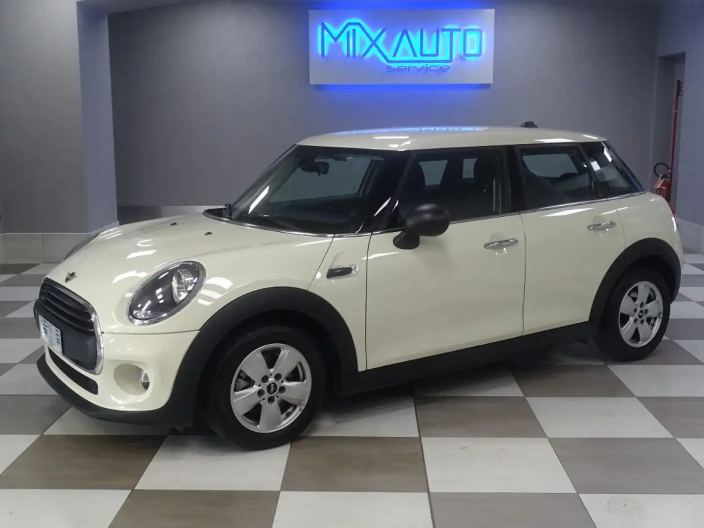 MINI One 5 Porte EU6 Bianco - 1
