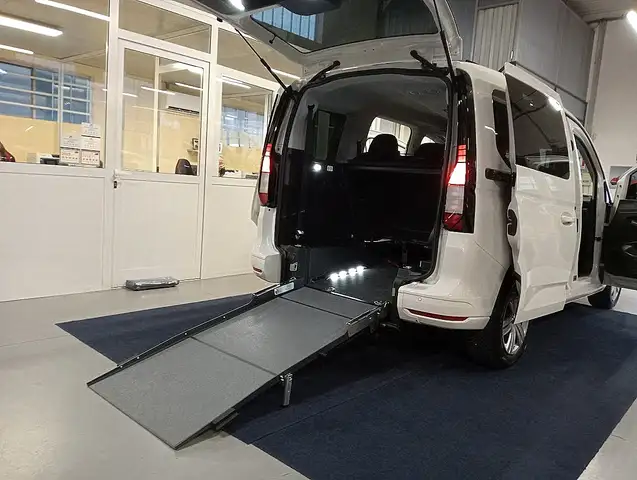 Volkswagen Caddy TDI PIANALE RIBASSATO PEDANA FOCACCIA RAMPA PRONTO