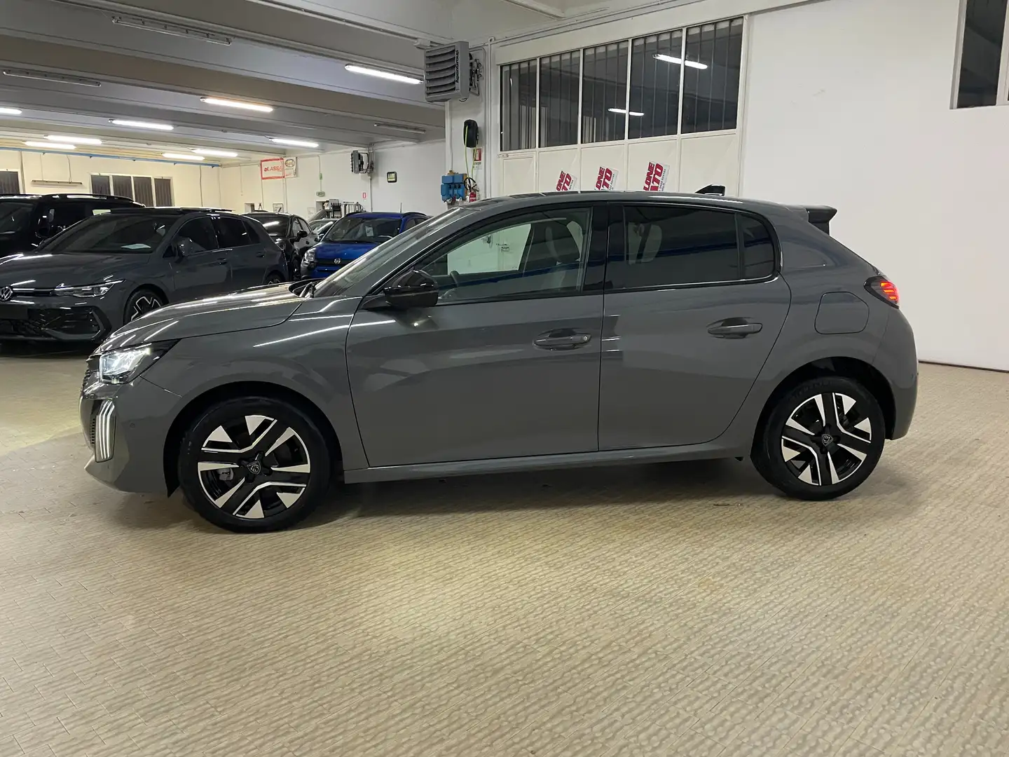 Peugeot 208 1.2 hybrid Allure 110cv e-dcs6 Km0 Navi Telecamera Grigio - 2