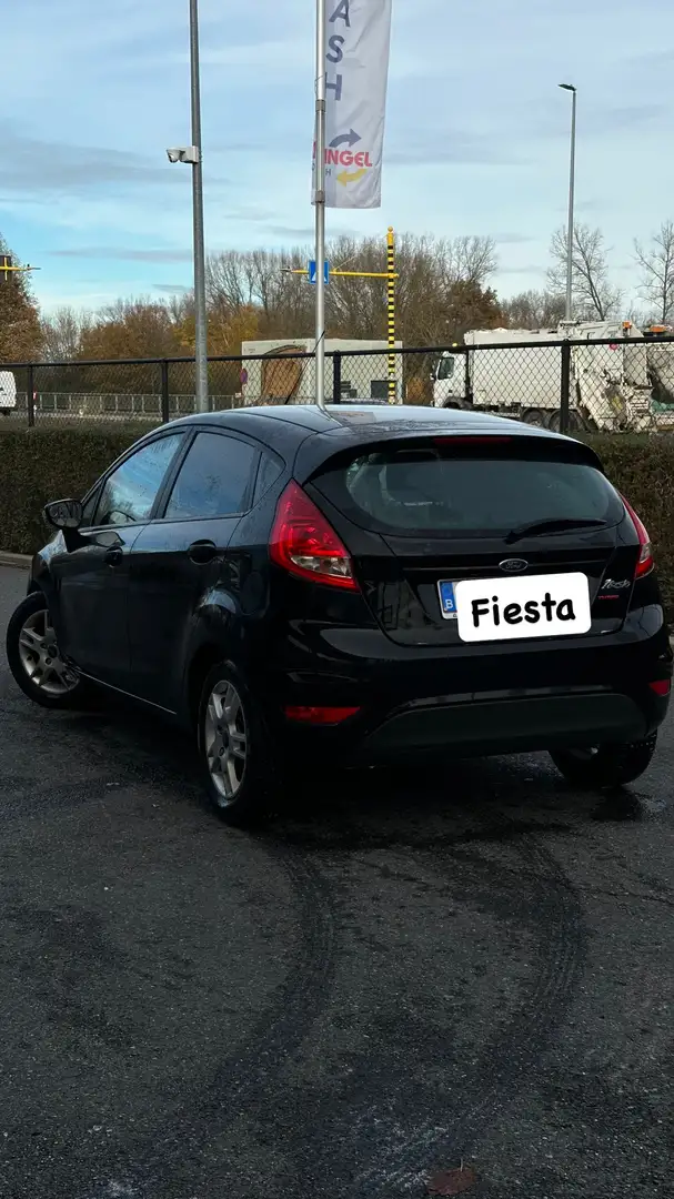Ford Fiesta Fiesta 1.25 Ambiente Zwart - 2
