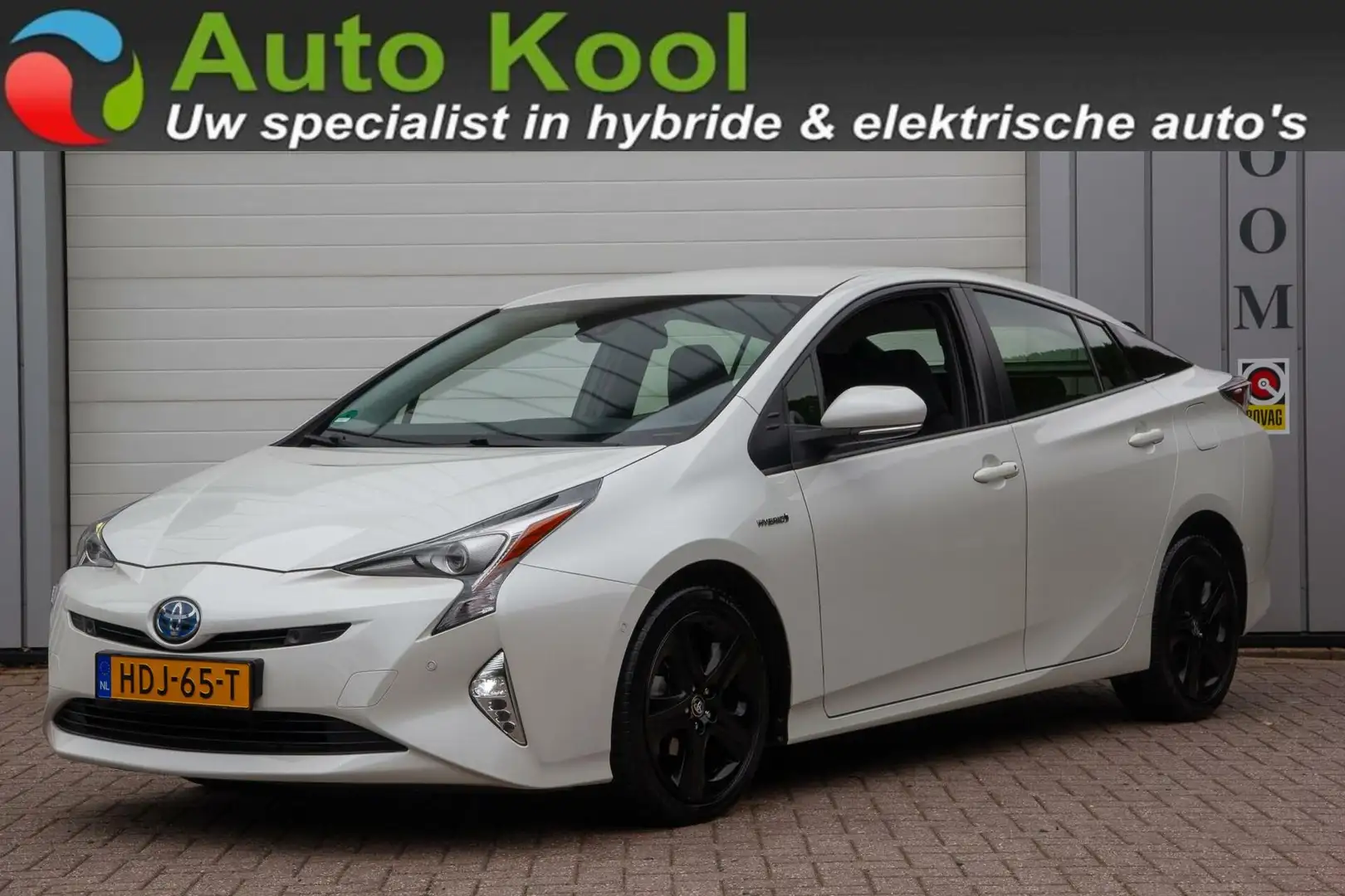 Toyota Prius 1.8 Dynamic JBL Navi 17inch Wit - 1