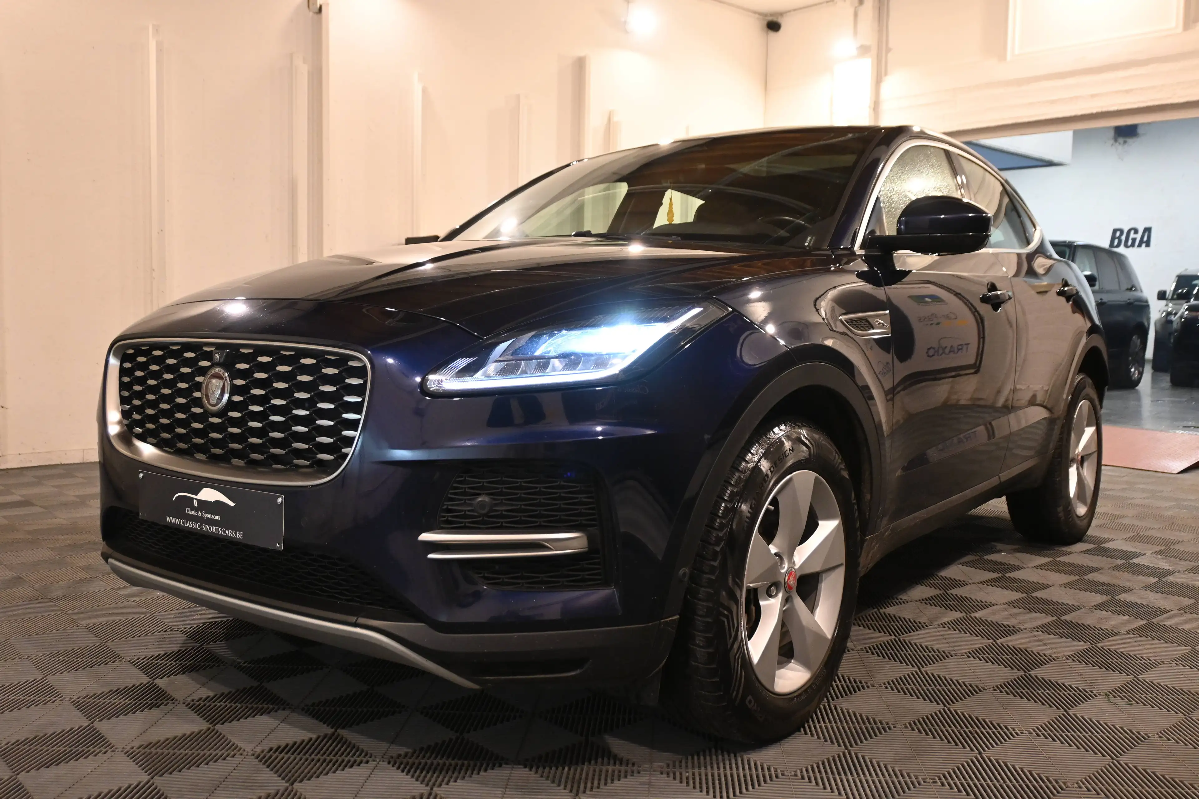 Jaguar E-Pace E-Pace 2.0 D D165 / EURO 6d / NEW MODEL / CARPLAY / PANORAMA / CAMERA 360 / FULL OPTIONS !! — photo 4