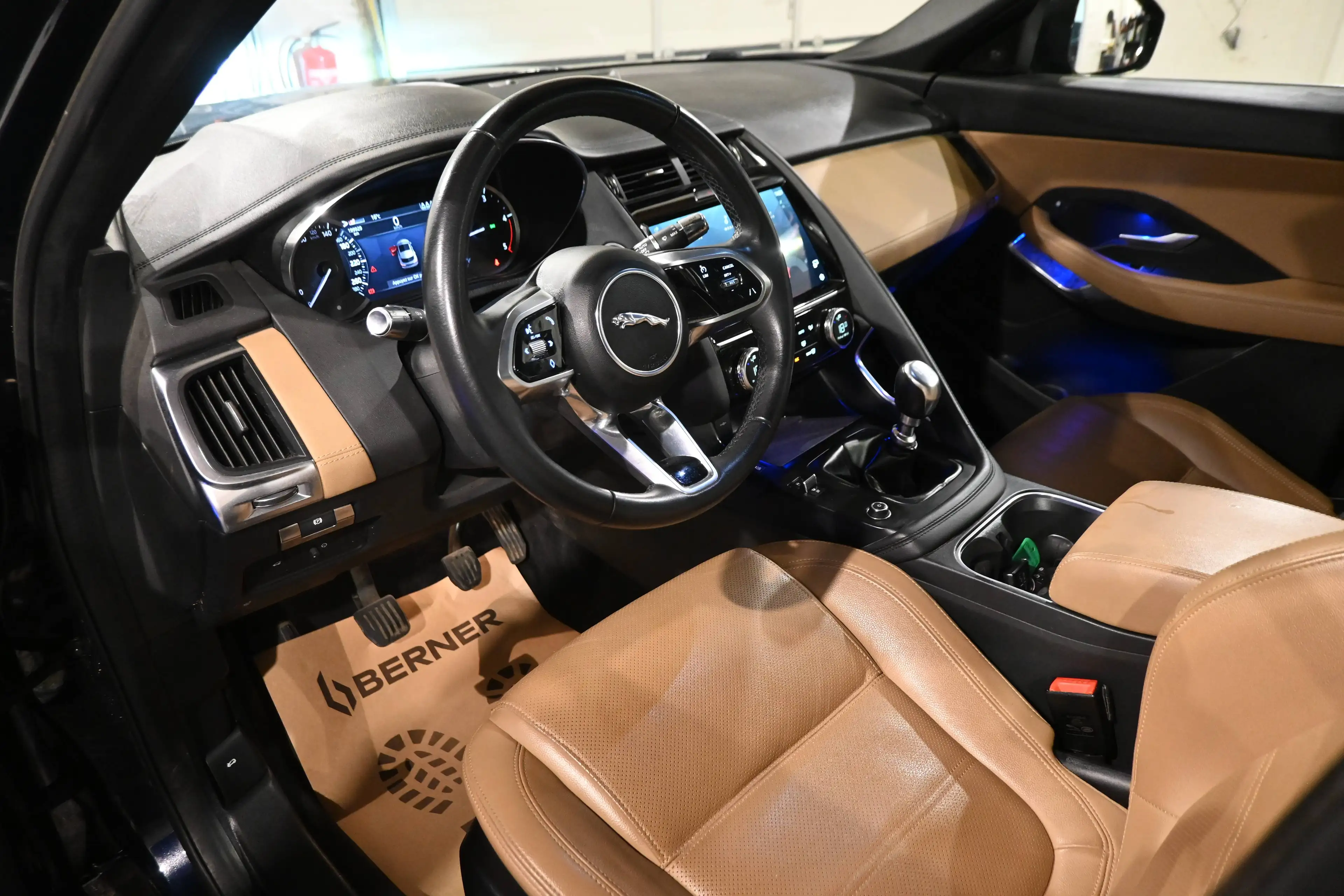 Jaguar E-Pace E-Pace 2.0 D D165 / EURO 6d / NEW MODEL / CARPLAY / PANORAMA / CAMERA 360 / FULL OPTIONS !! — photo 15