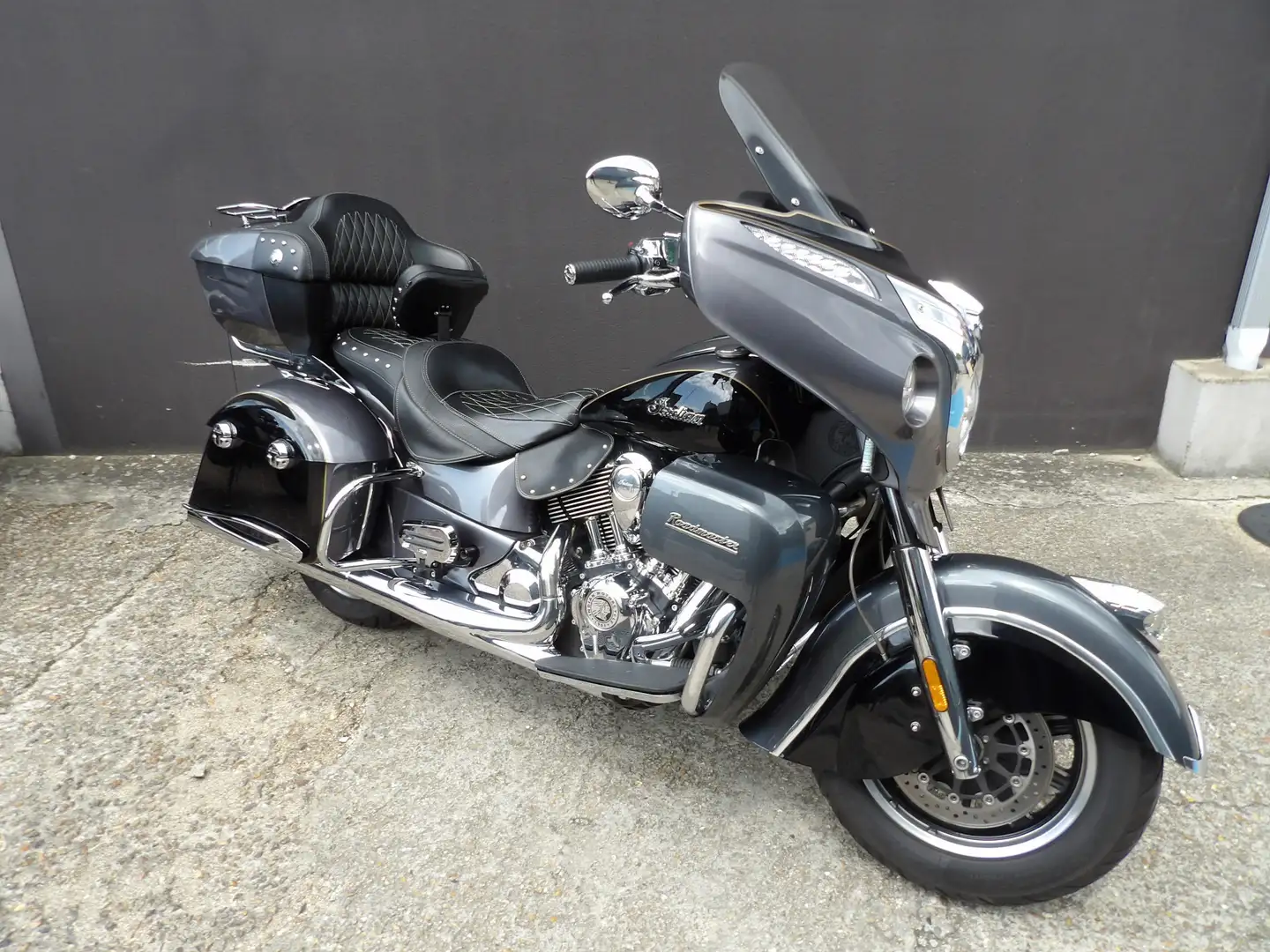 Indian Roadmaster Gris - 1