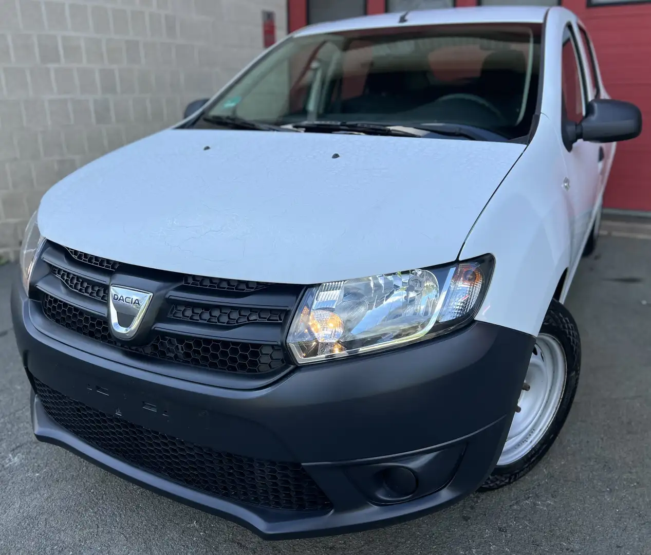 Dacia Sandero 1.2i Blanc - 1