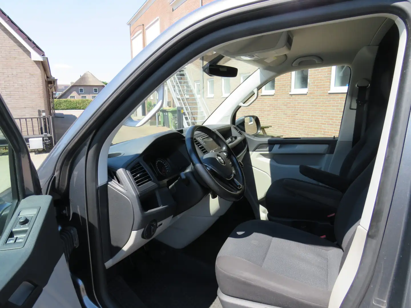 Volkswagen Transporter 2.0 TDI 150Pk Euro6 L2H1 Highline BPM Vrij! * Rijk Grey - 2