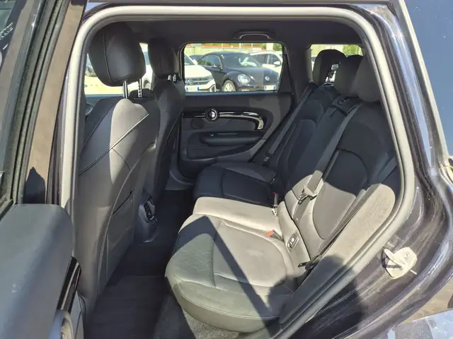 Mini Cooper Cooper view 4