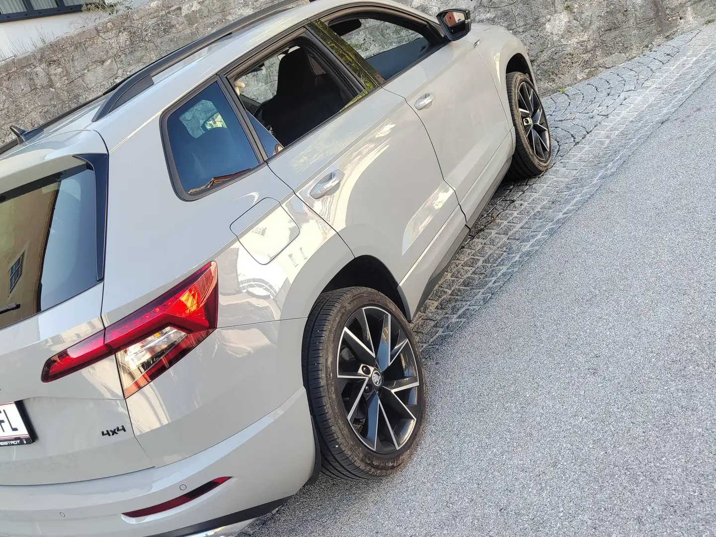Skoda Karoq Karoq 2,0 TDI 4x4 DSG Sportline Sportline Grau - 2