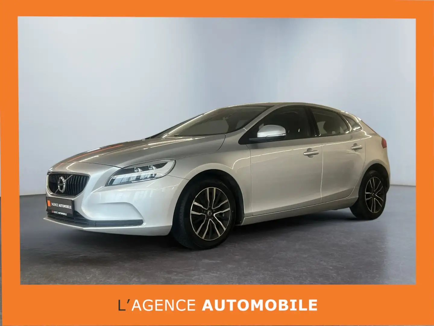 Volvo V40 2.0 D2 BLACK EDITION GEARTRONIC-GAR 12 A 48MOIS- Zilver - 1