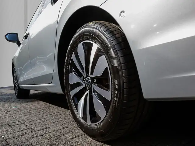 Volkswagen Golf view 6