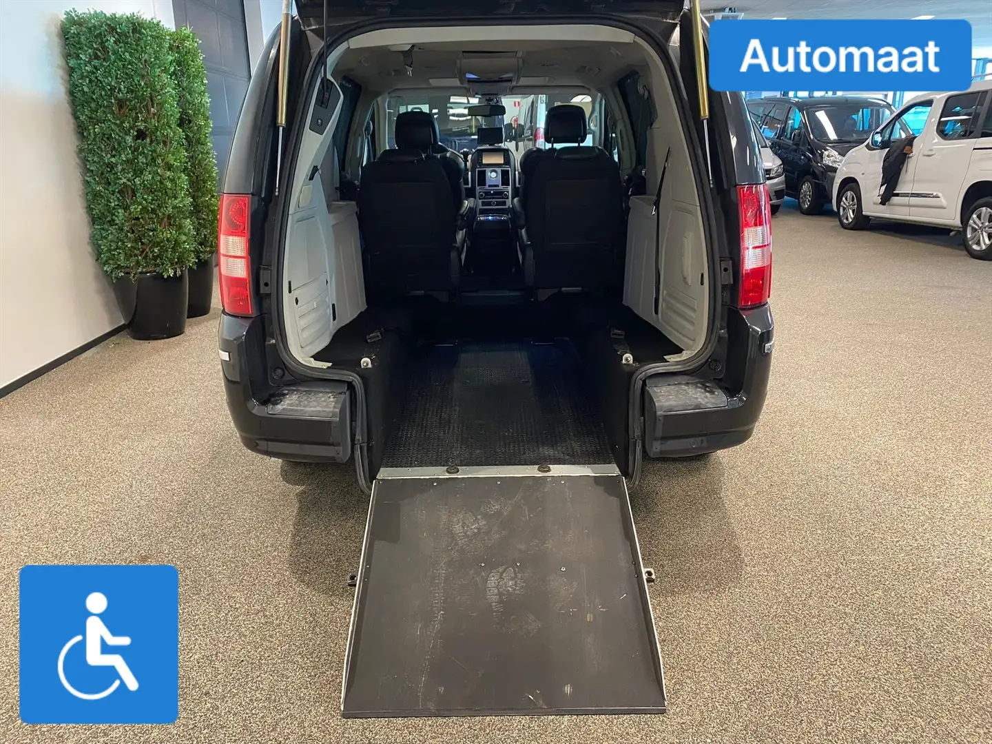 Chrysler Grand Voyager Rolstoelauto Automaat 4+1 Zwart - 2
