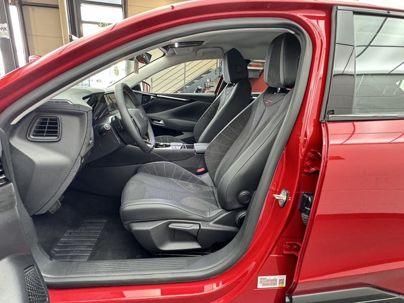 DS Automobiles DS 4 130 EAT 8 Performance Line Alcantara — photo 11