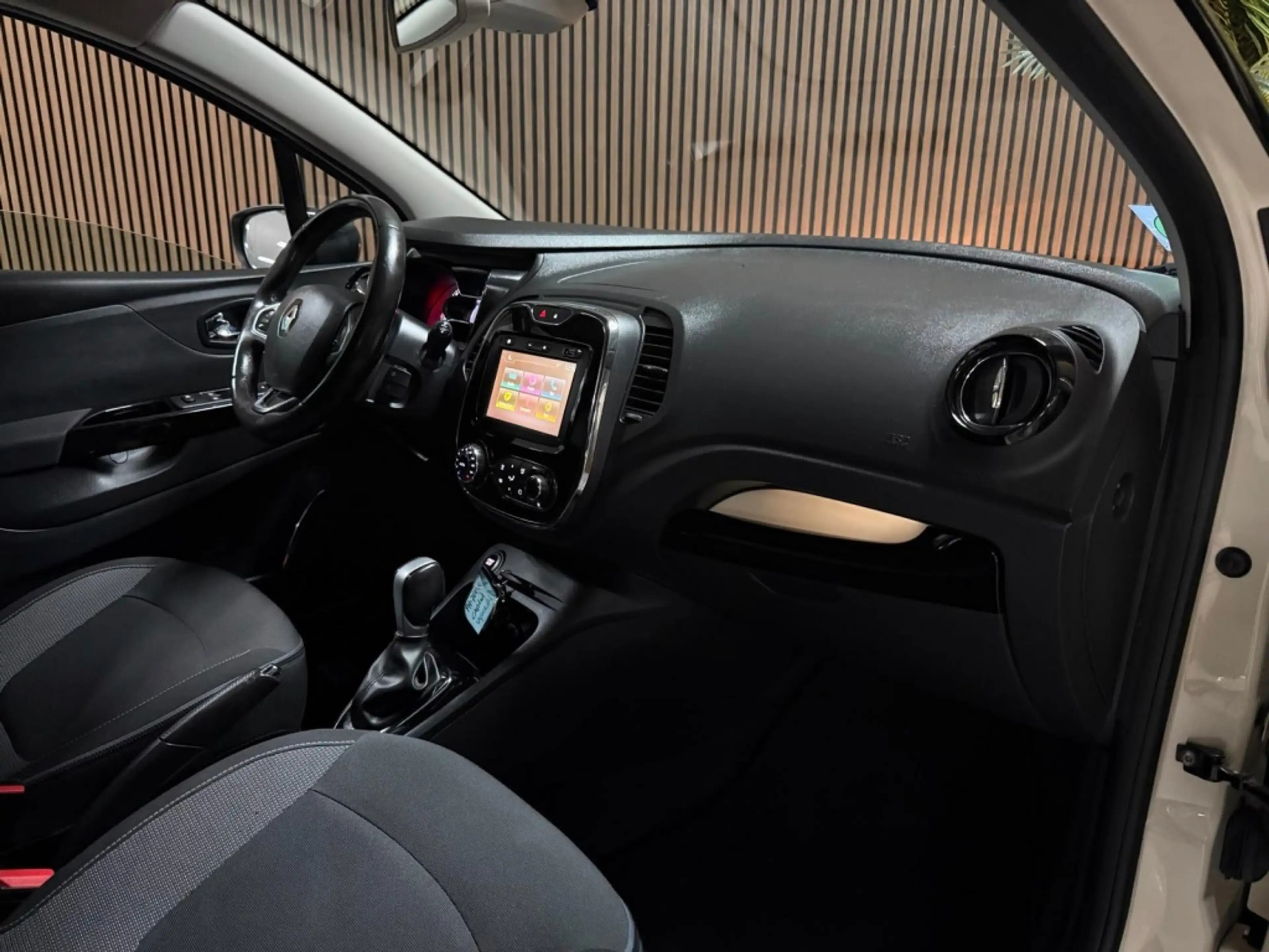 Renault Captur 1.2 TCe Dynamique — photo 10