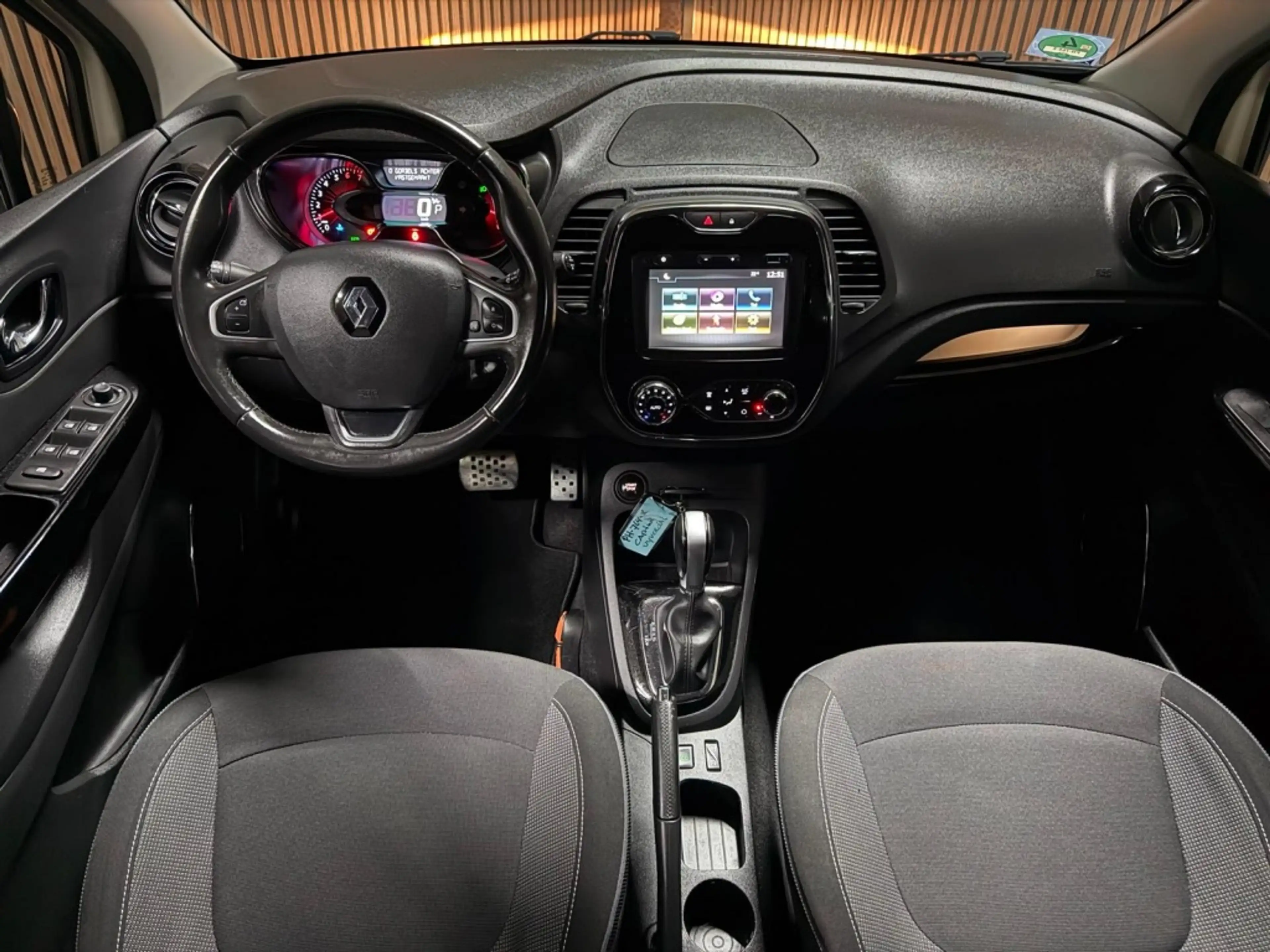 Renault Captur 1.2 TCe Dynamique — photo 9