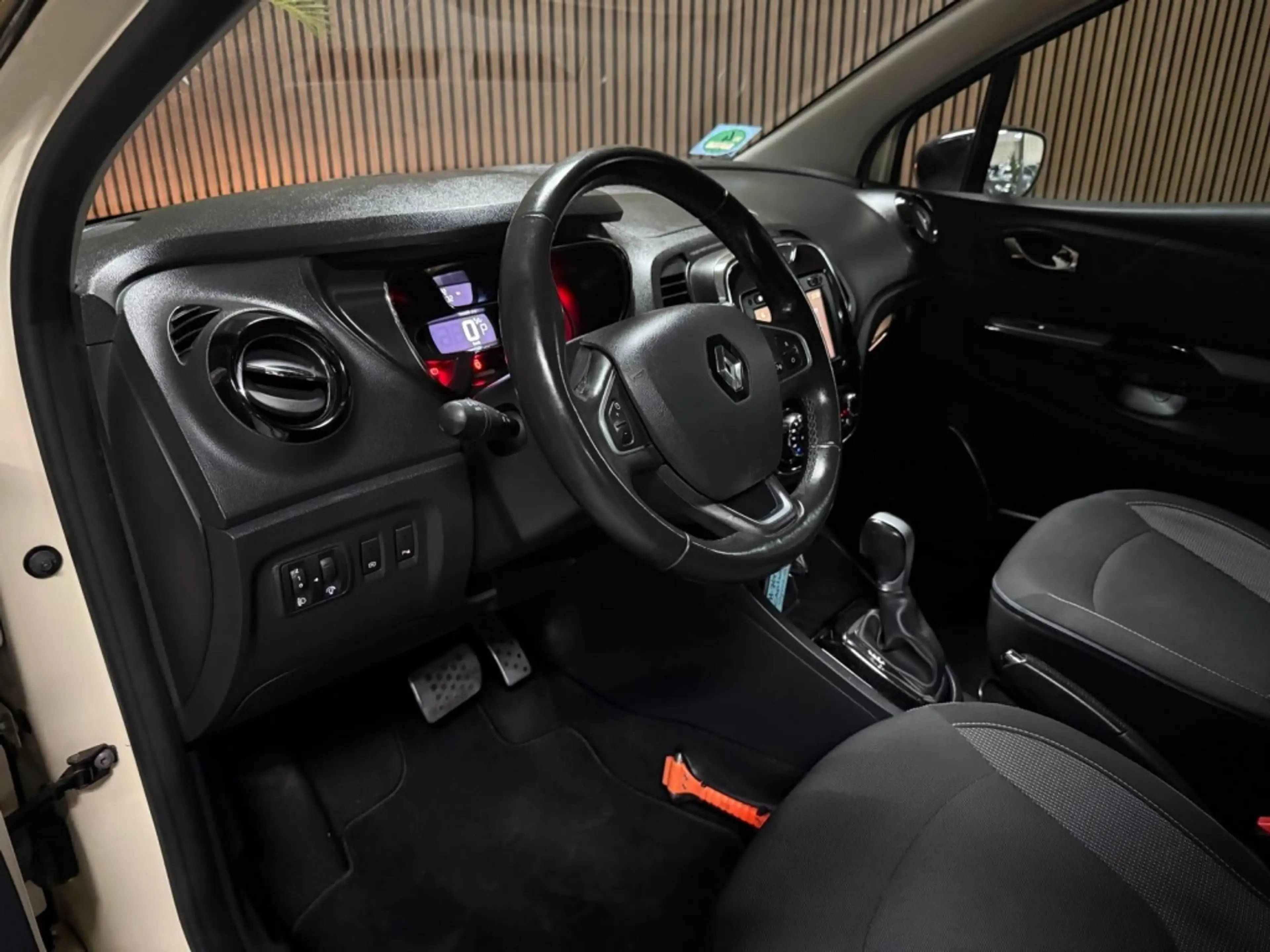 Renault Captur 1.2 TCe Dynamique — photo 11